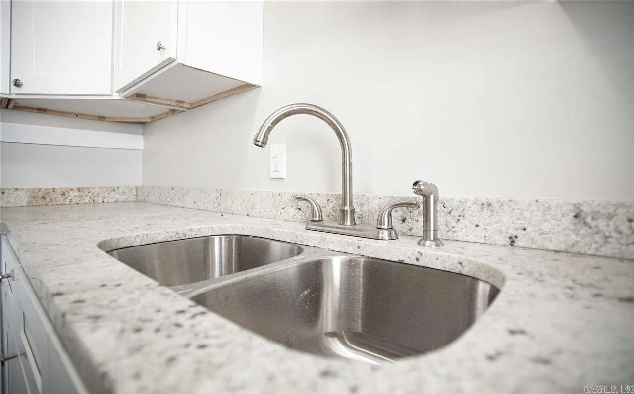 Property at 607  Prothro - Image 5