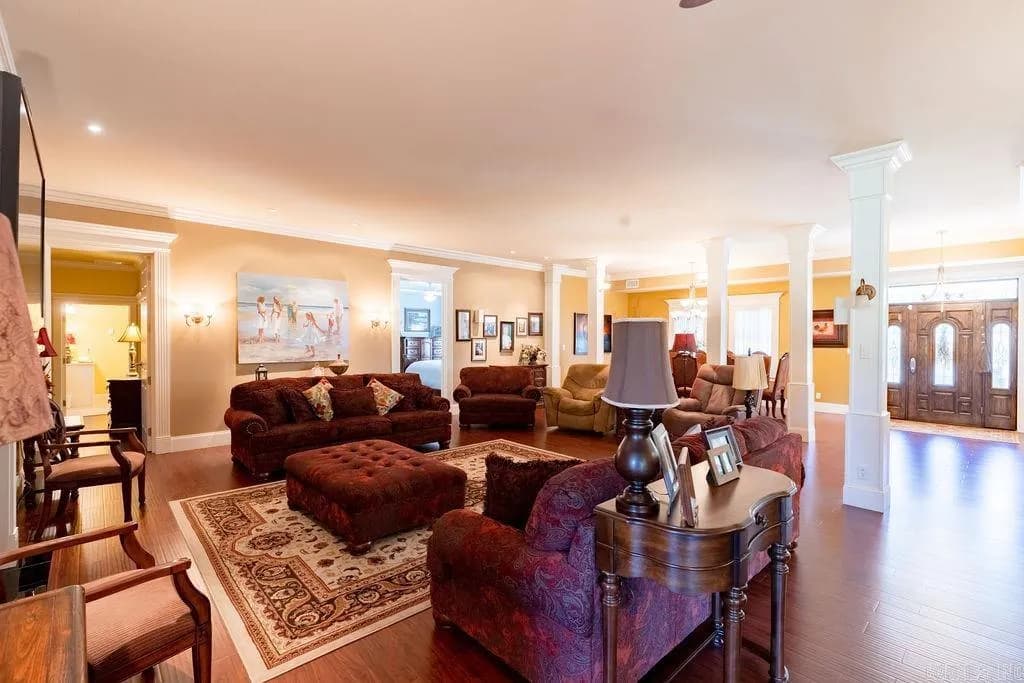Property at 129  Nita - Image 7