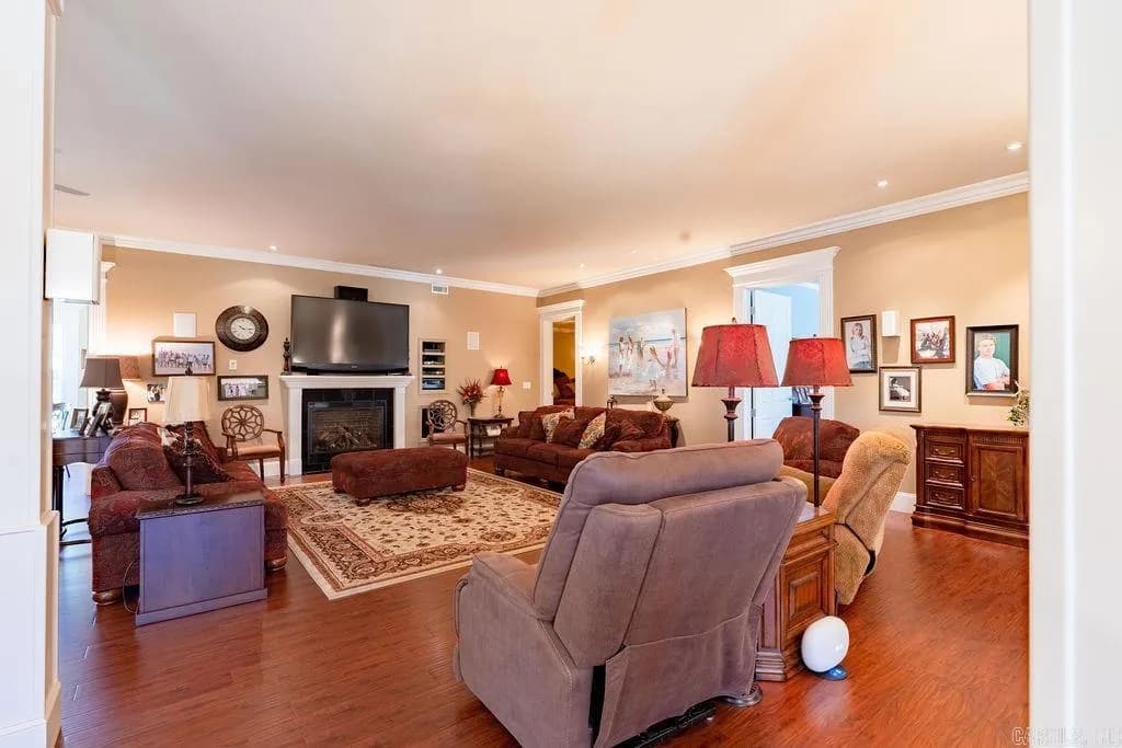 Property at 129  Nita - Image 4
