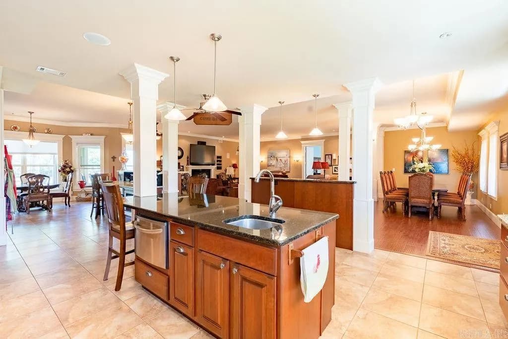 Property at 129  Nita - Image 13
