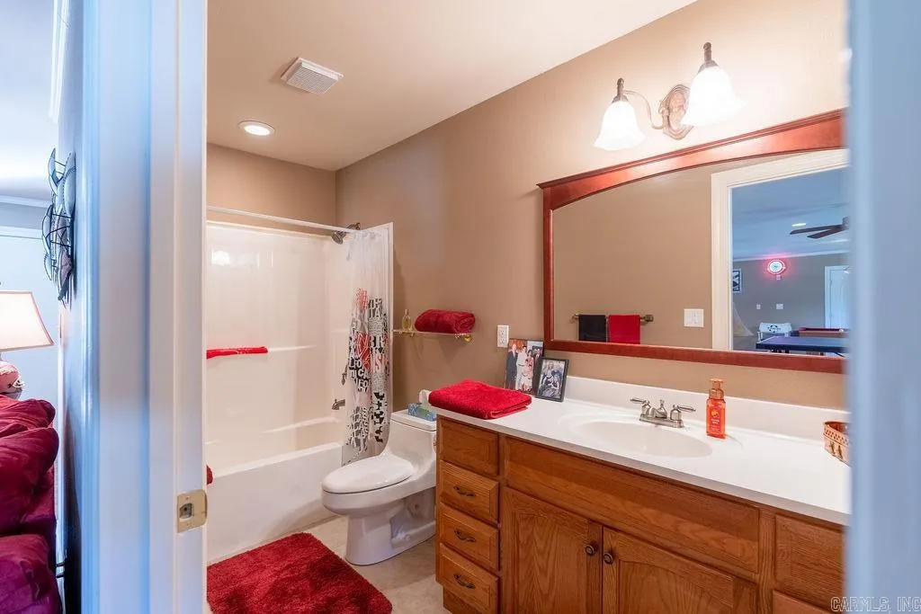 Property at 129  Nita - Image 34