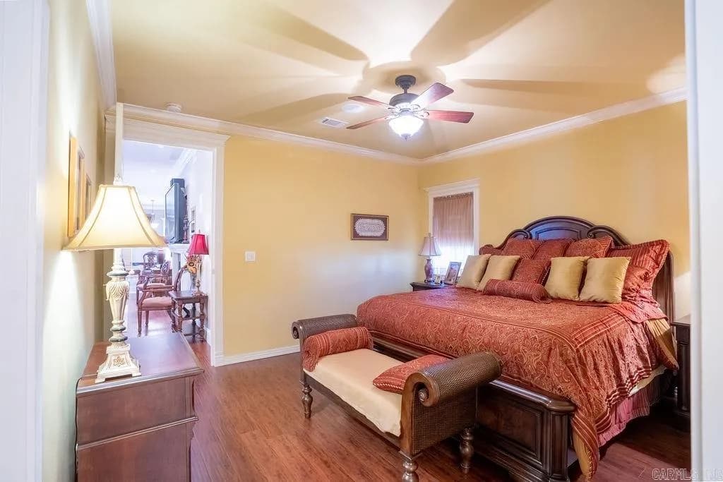 Property at 129  Nita - Image 44