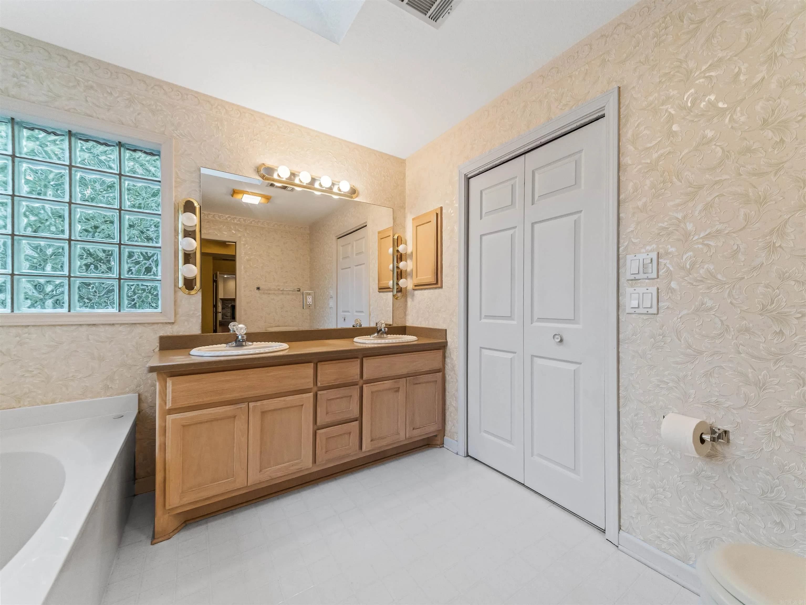 Property at 27  Burgos - Image 35