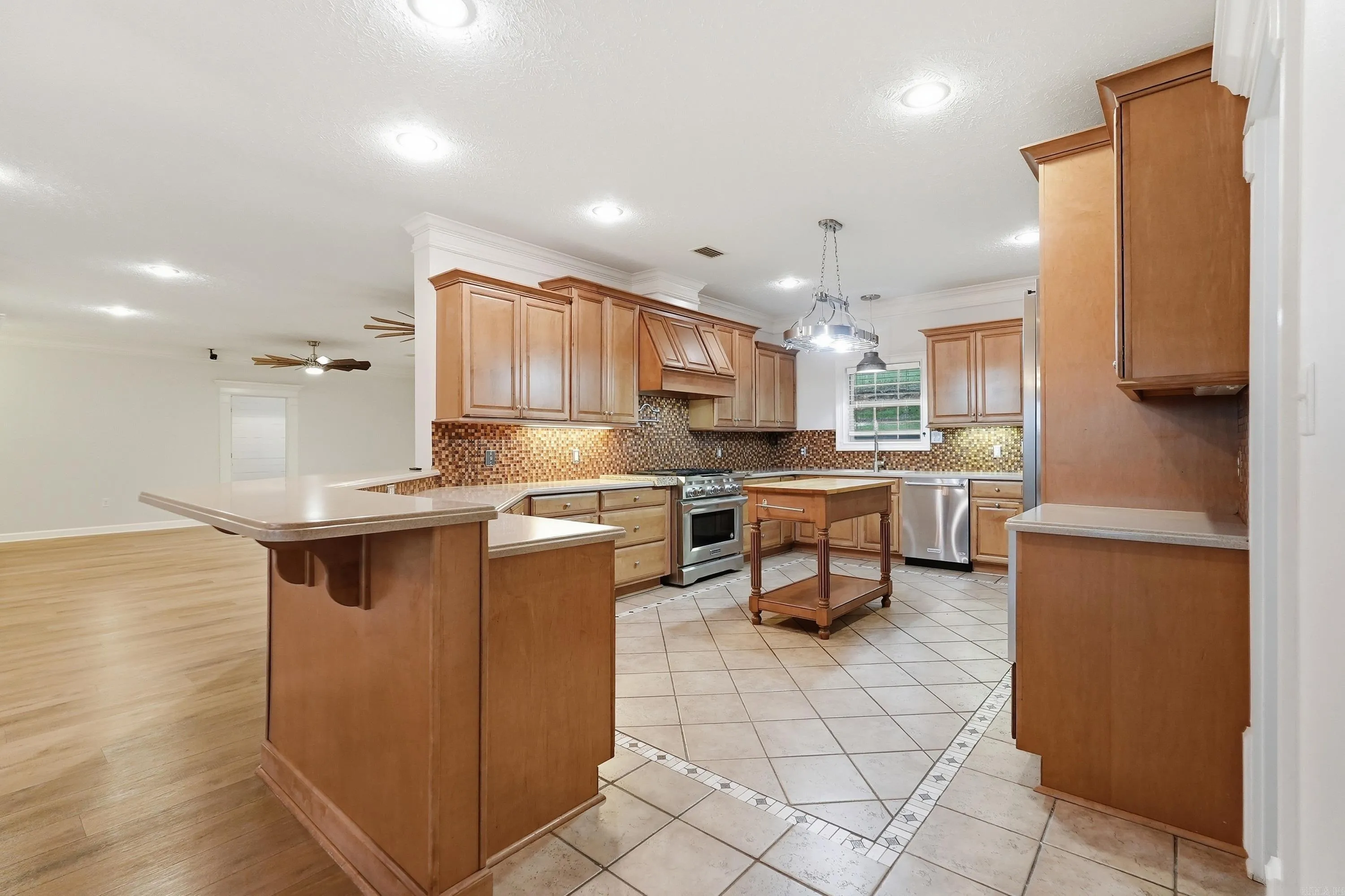 Property at 117  Bass - Image 14