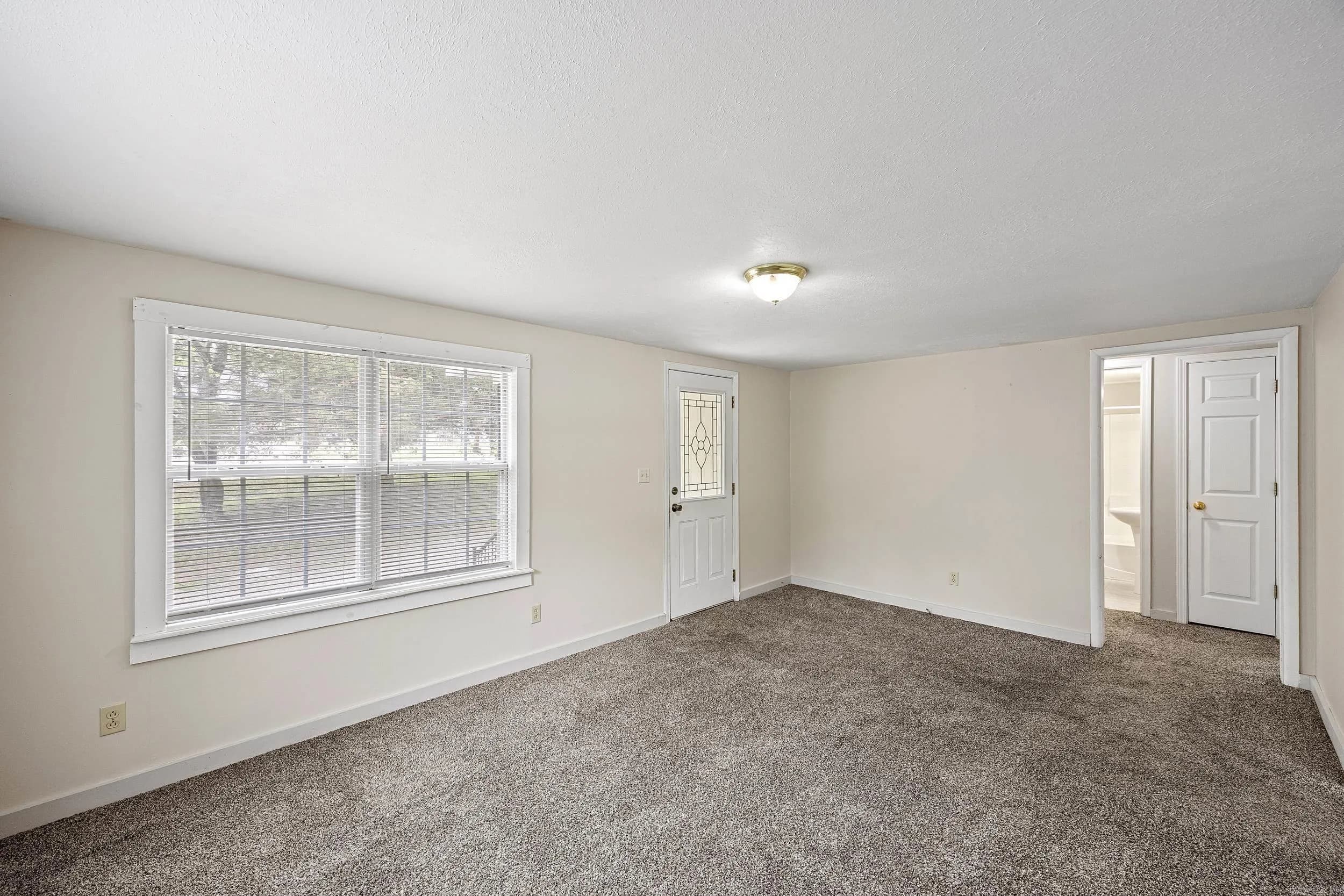 Property at 805  Ray - Image 7