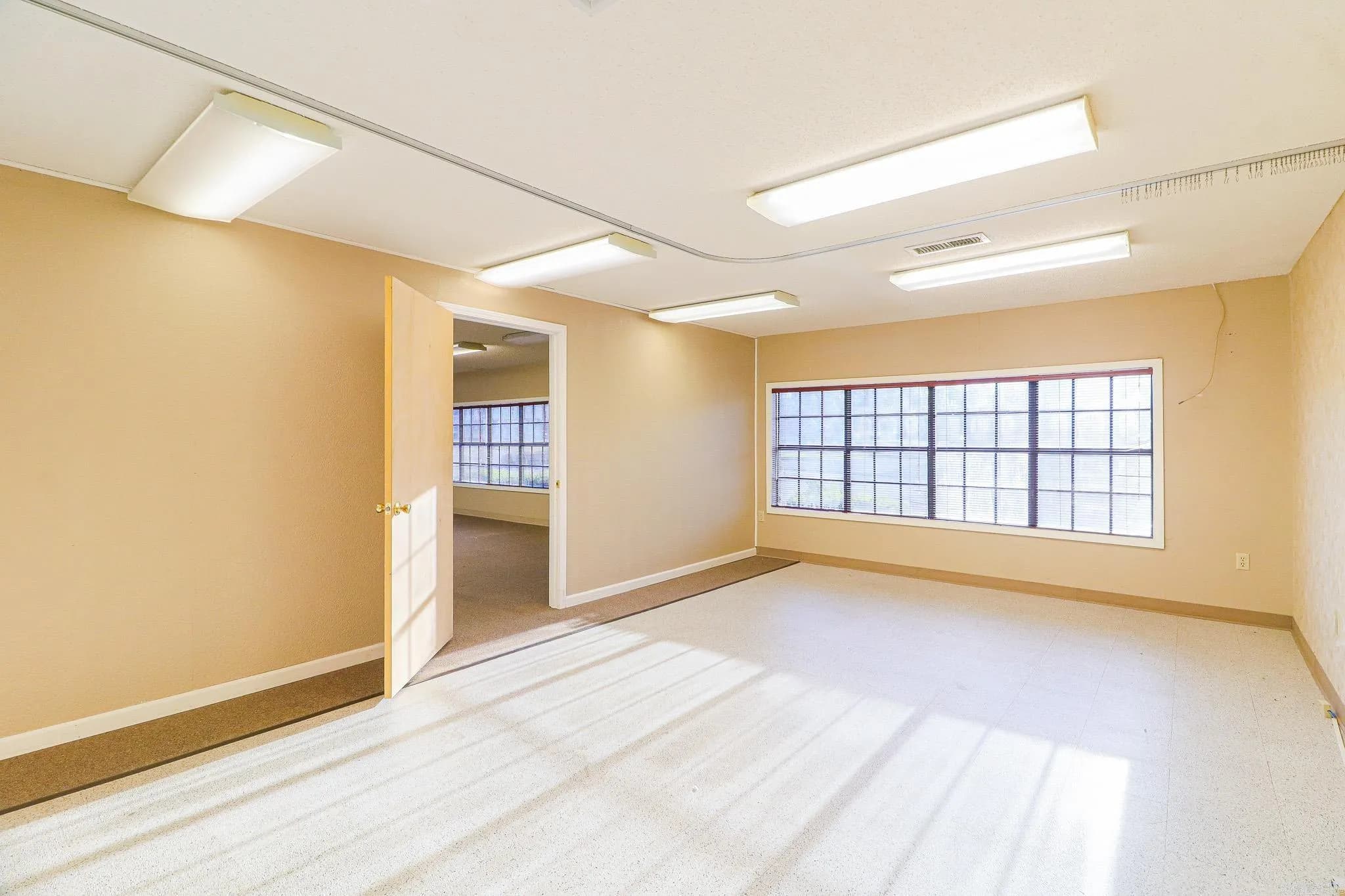 Property at 1105 W Court #c - Image 9