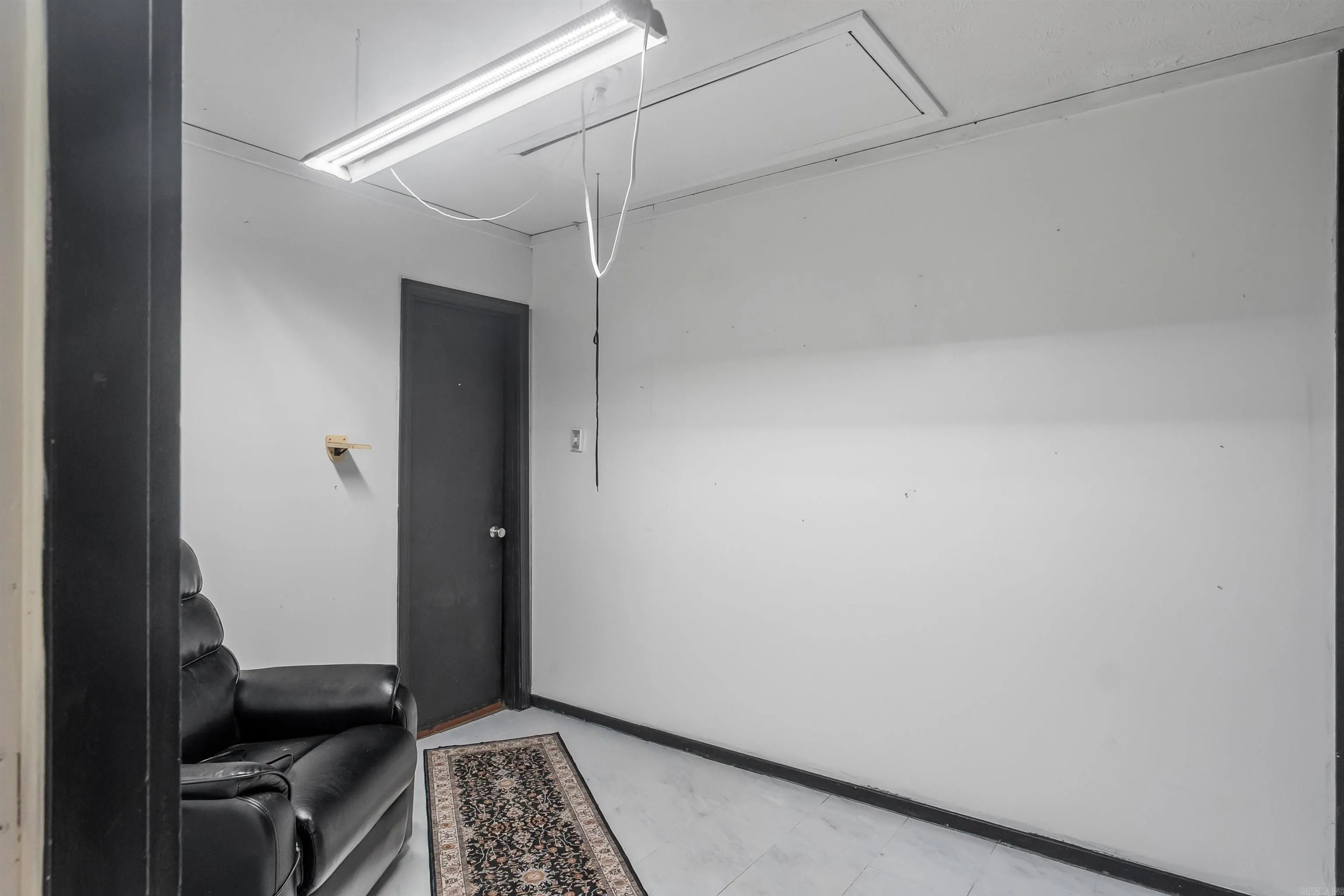 Property at 172  Peach - Image 18
