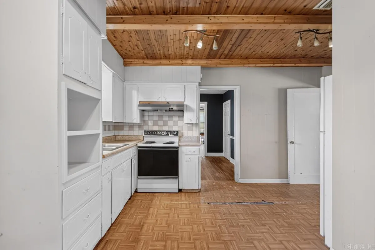 Property at 1200 W South - Image 6