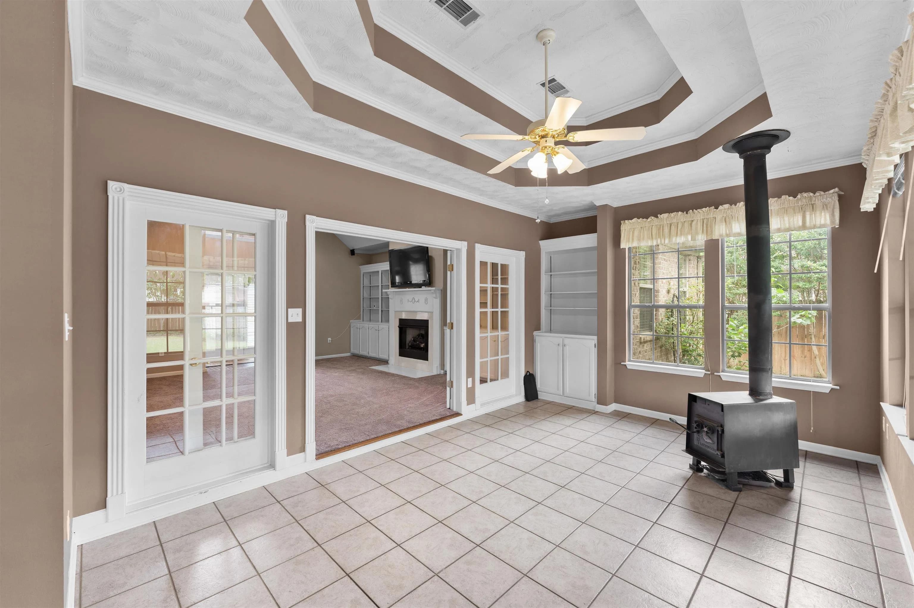 Property at 2435  Grummer - Image 12