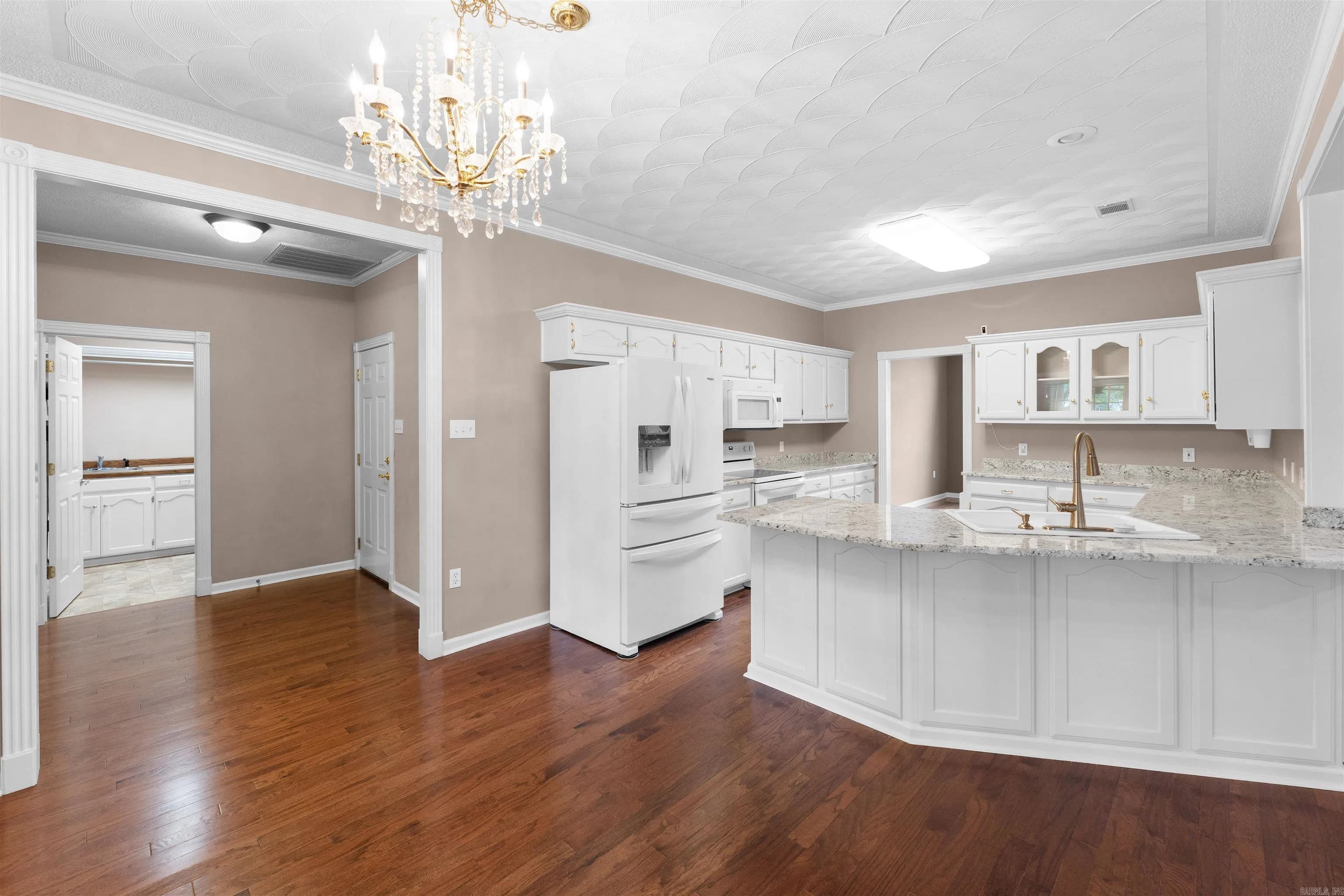 Property at 2435  Grummer - Image 17