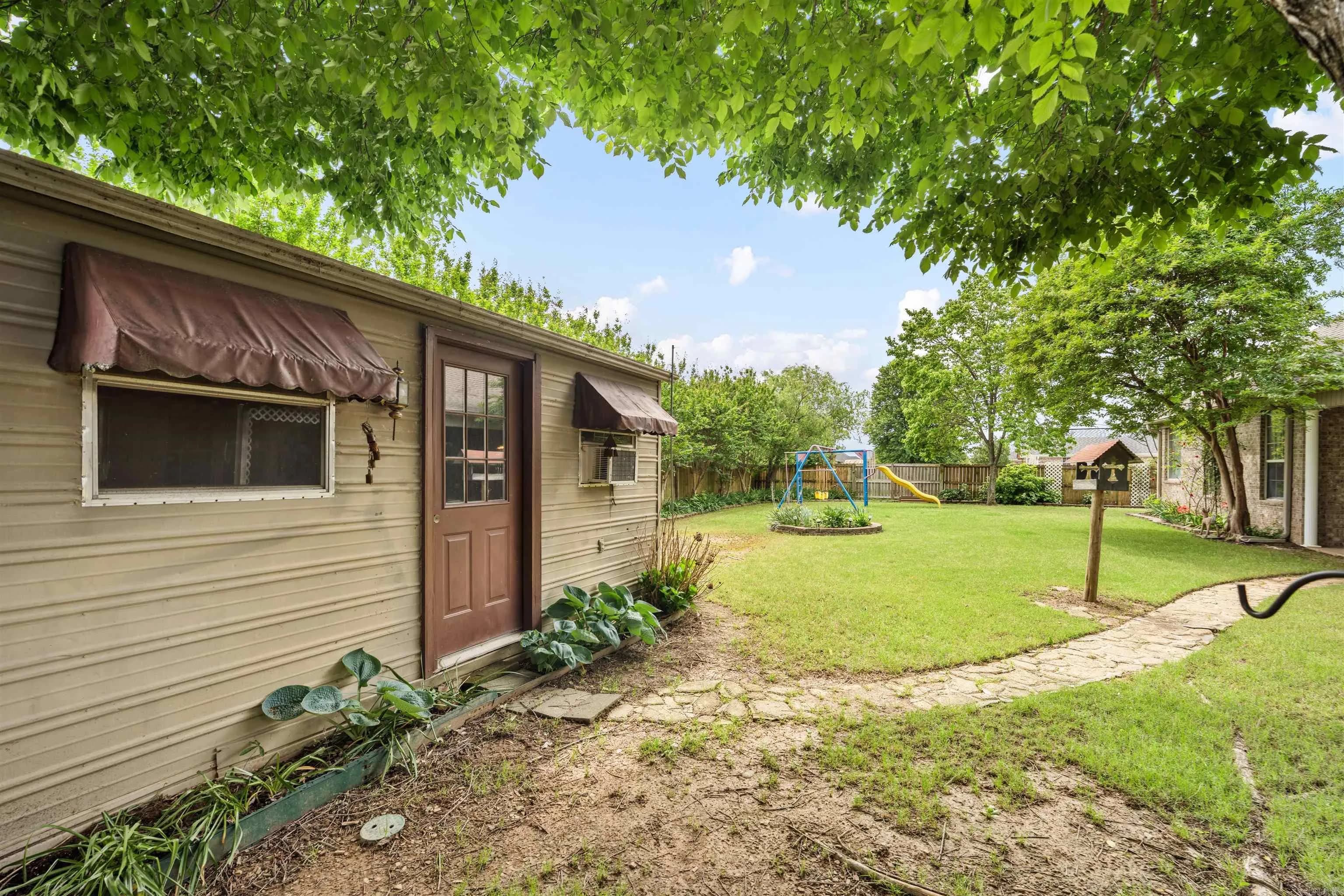 Property at 2435  Grummer - Image 46