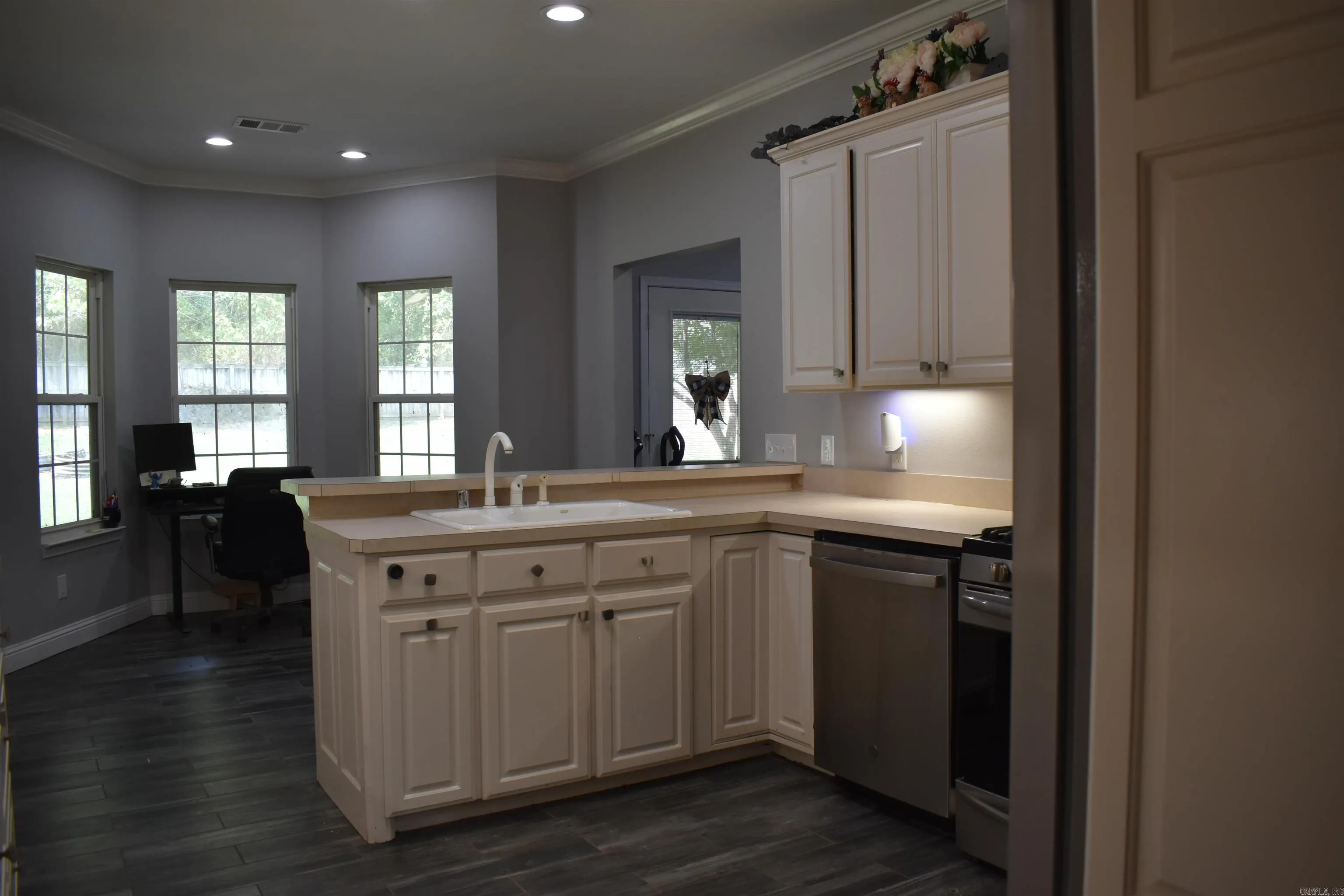 Property at 101  Artesia - Image 20