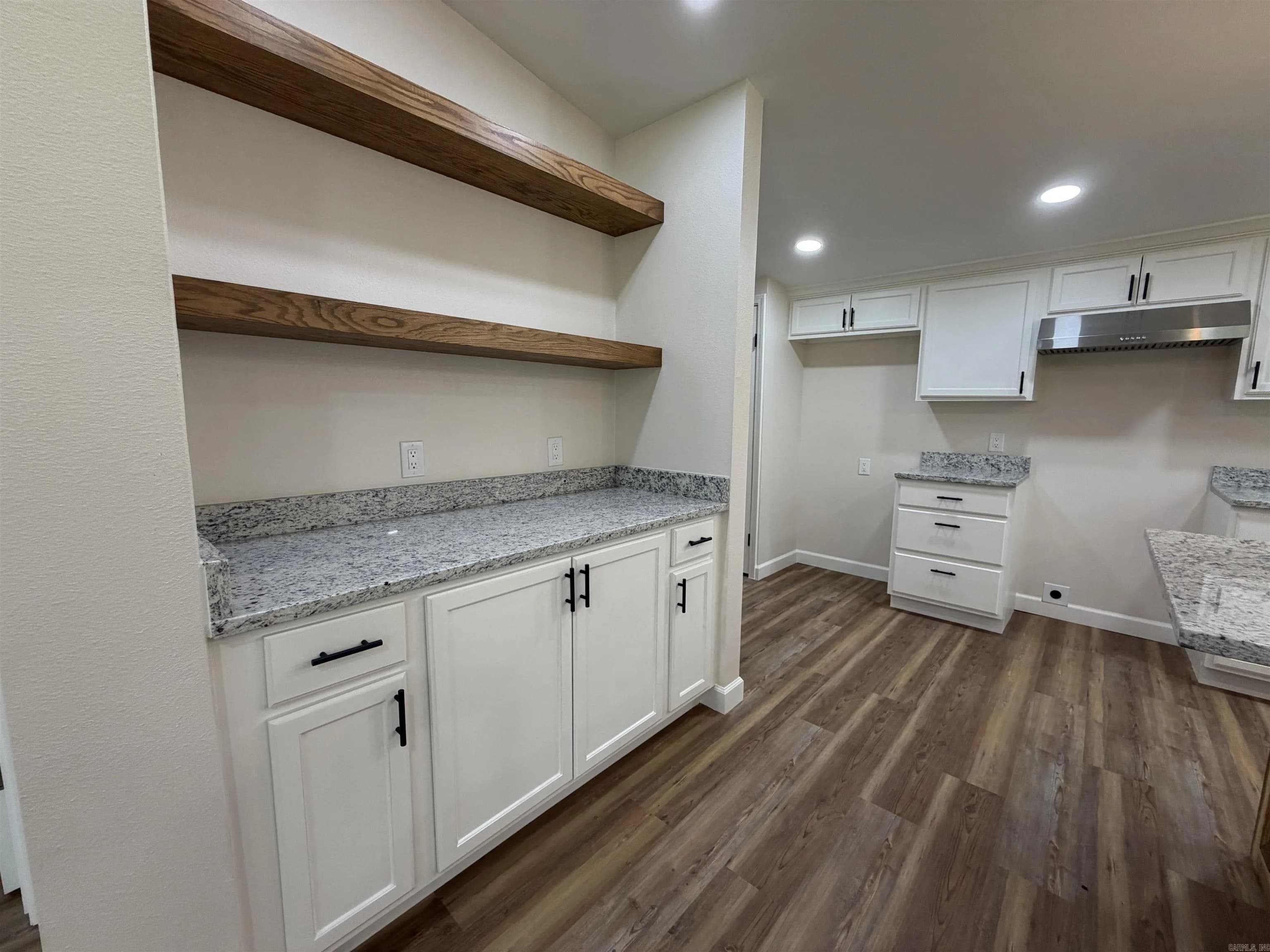 Property at 114  Panola - Image 16