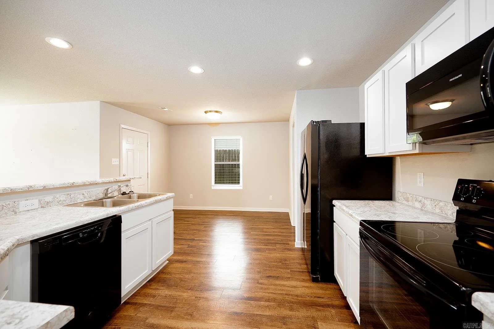 Property at 109  Goldenrod - Image 10