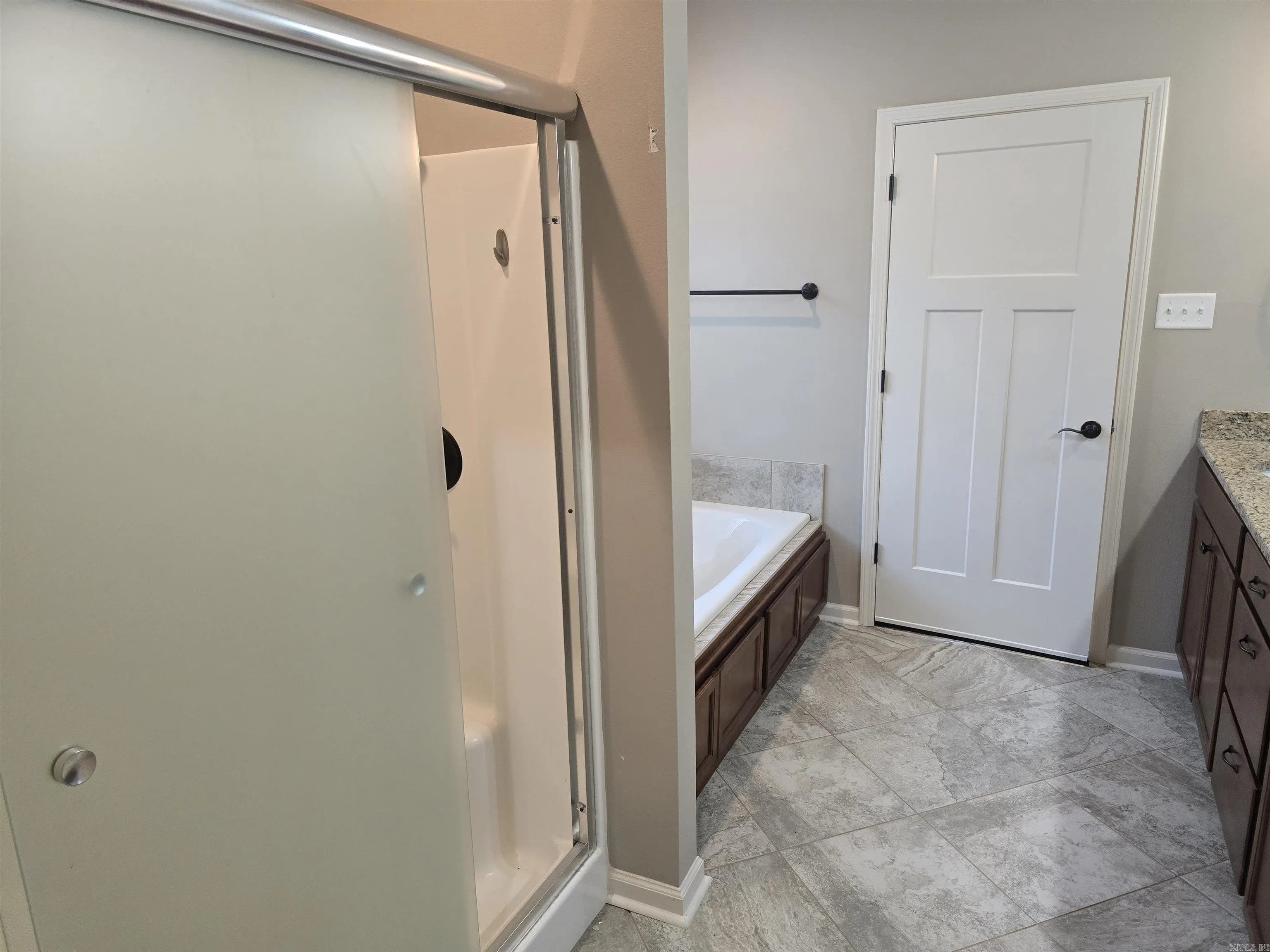 Property at 416 S Red - Image 11