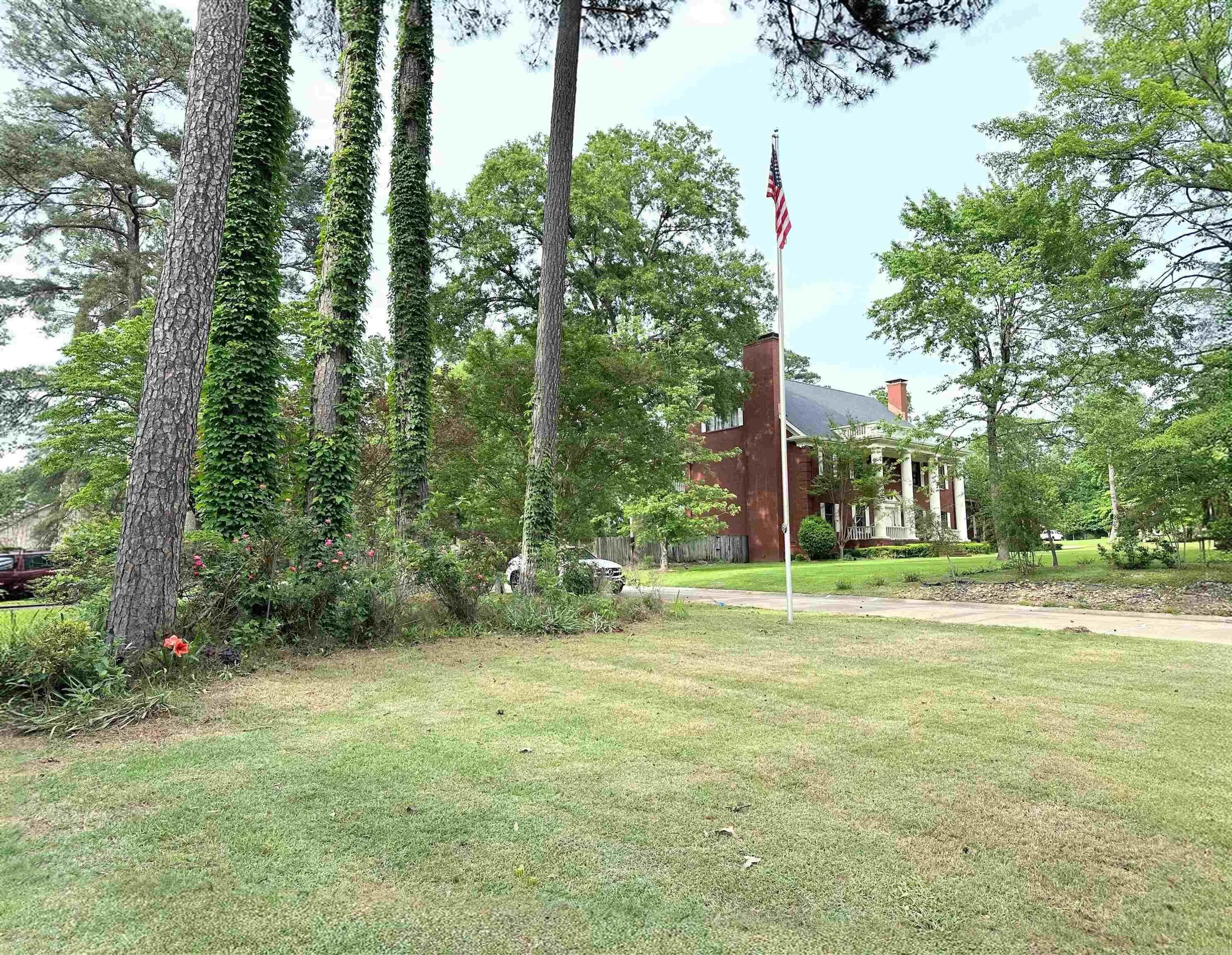 Property at 1808  Royal oaks dr - Image 3