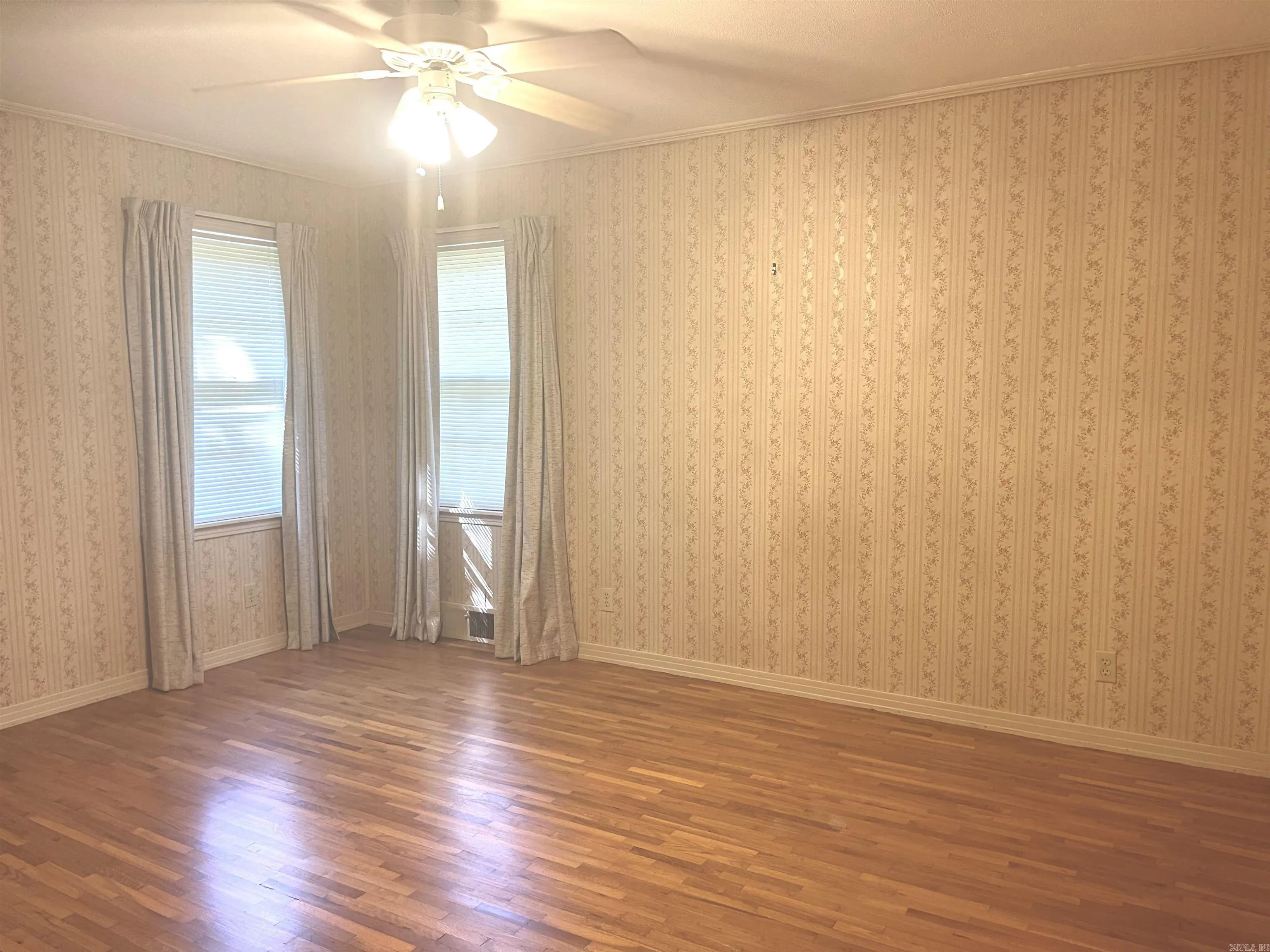 Property at 312 E Searcy st - Image 31