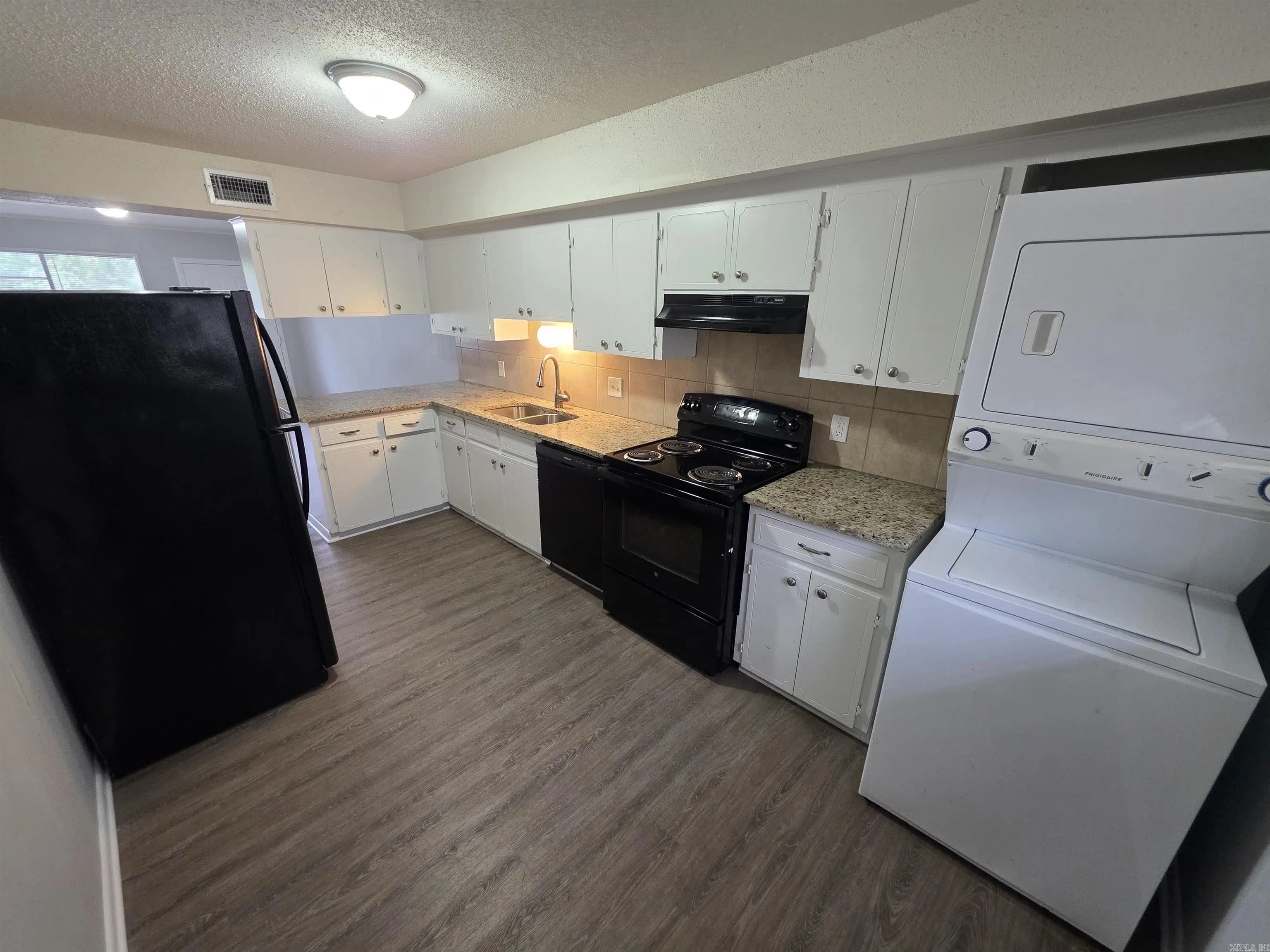 Property at 3017  Parkway, 2 - Image 6