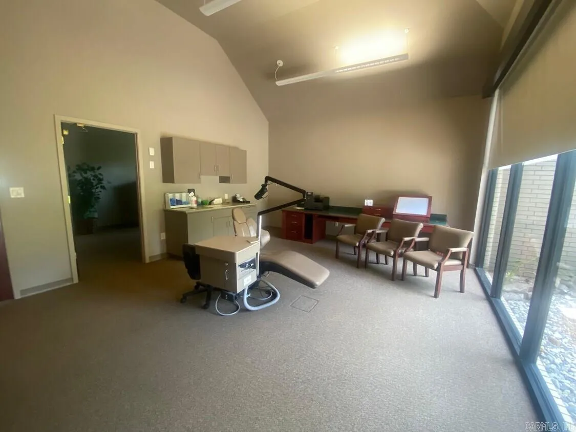 Property at 2906  Cypress - Image 10