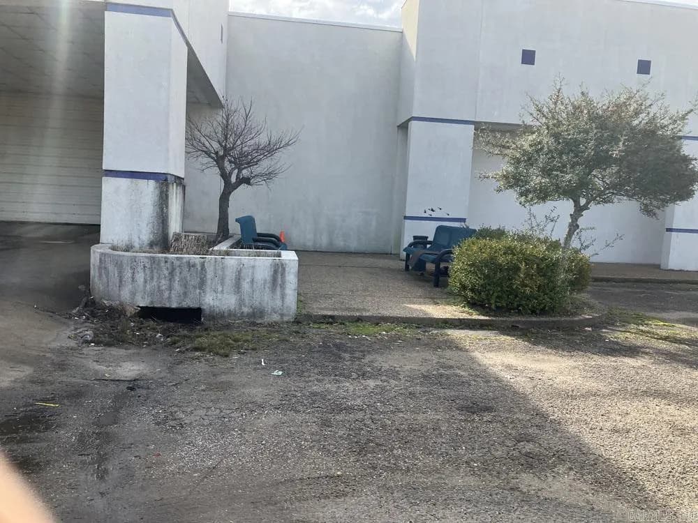 Property at 2500 E Harding - Image 16
