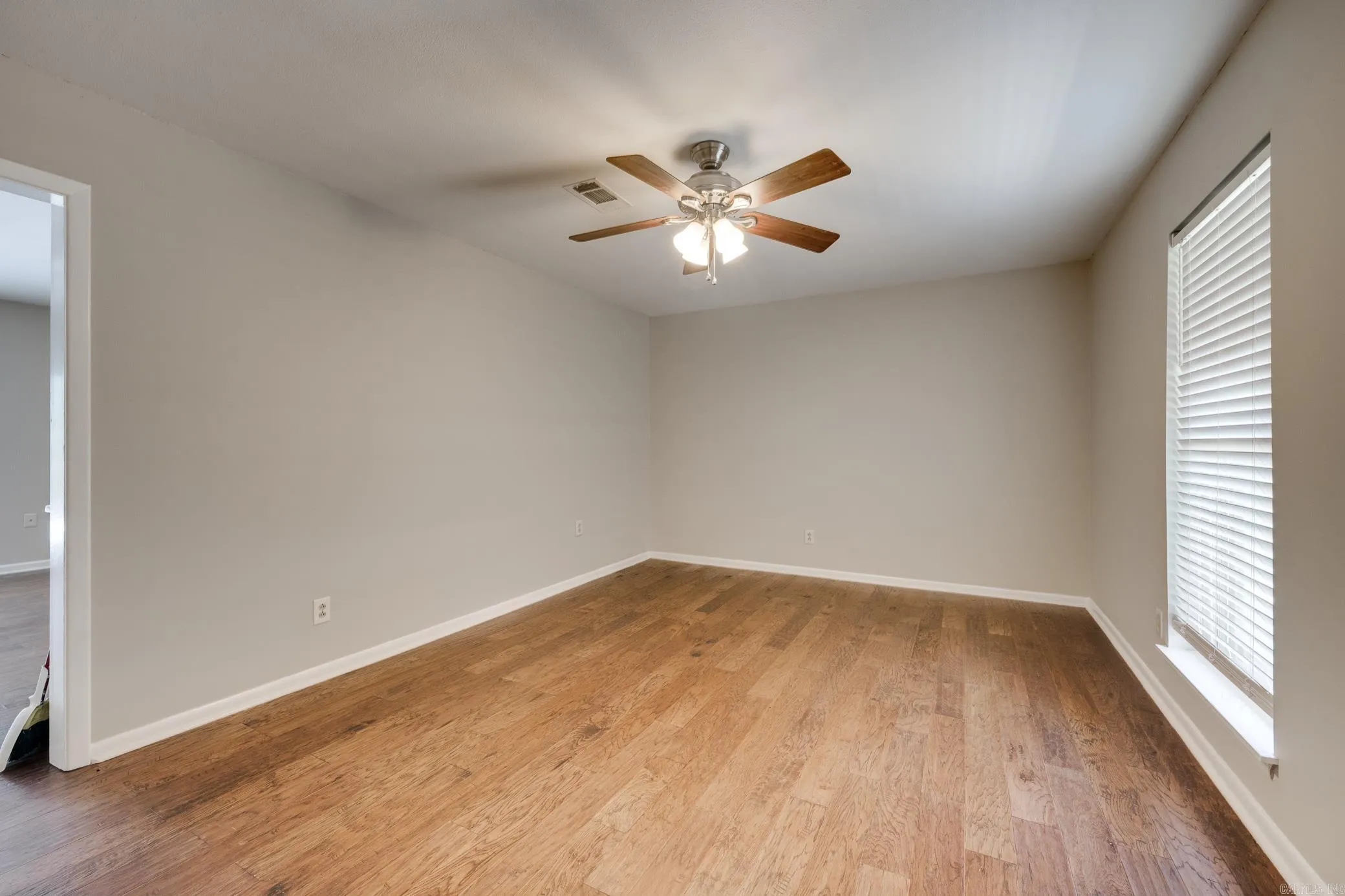 Property at 1906  Green acres - Image 7