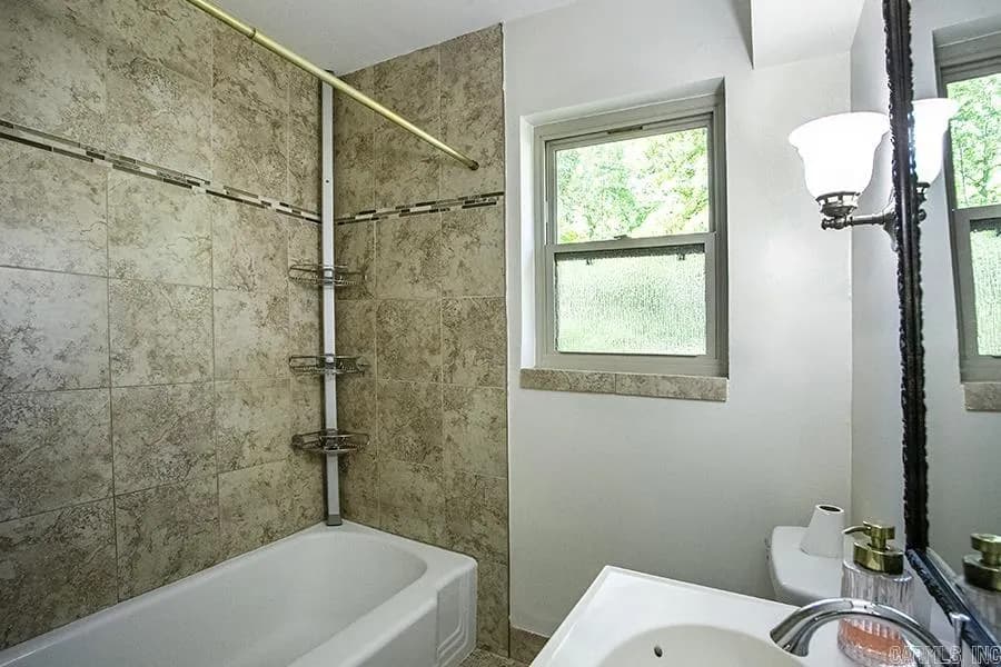 Property at 3806  Idlewild - Image 19