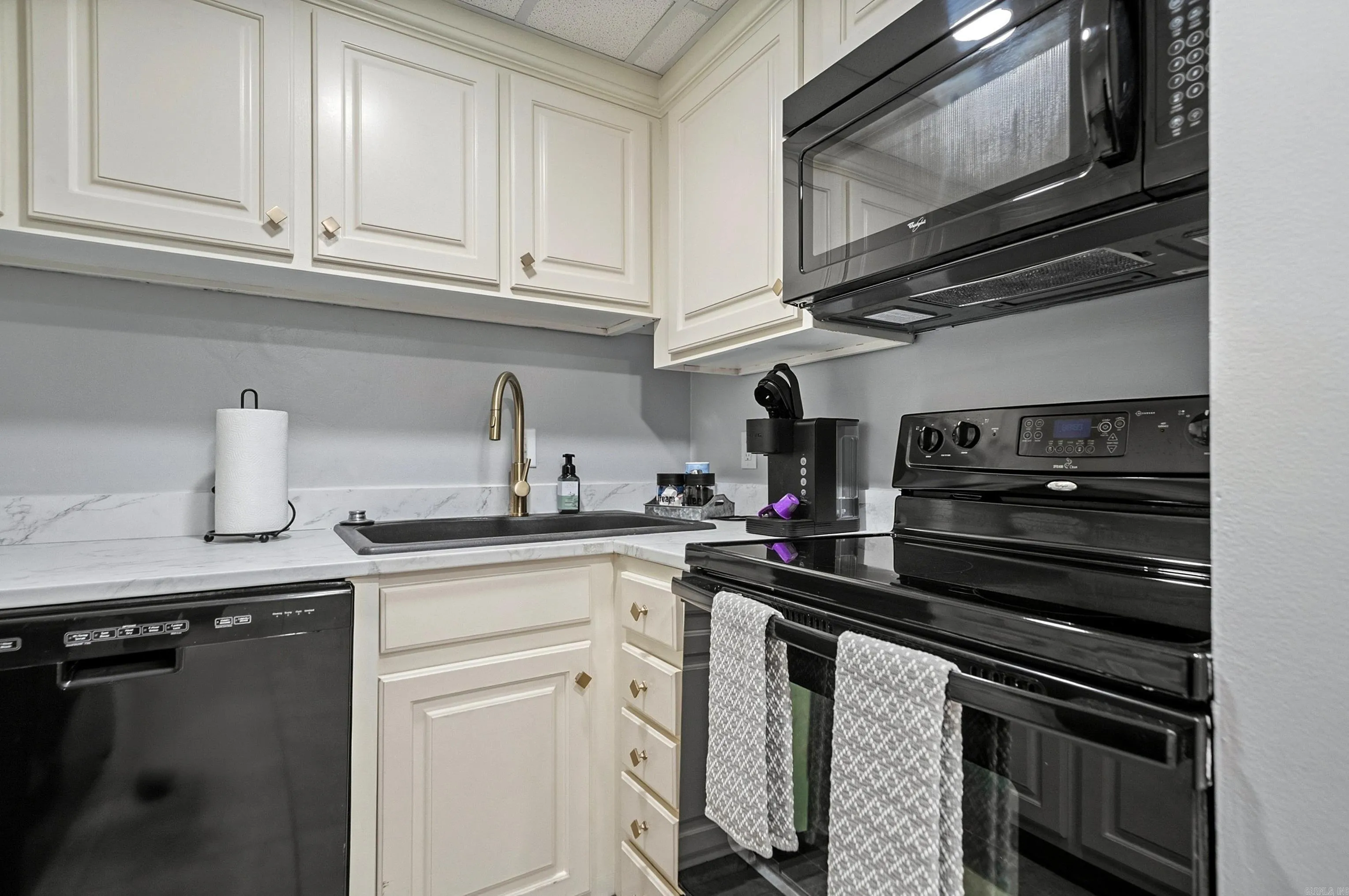 Property at 740  Weston, 810 - Image 16