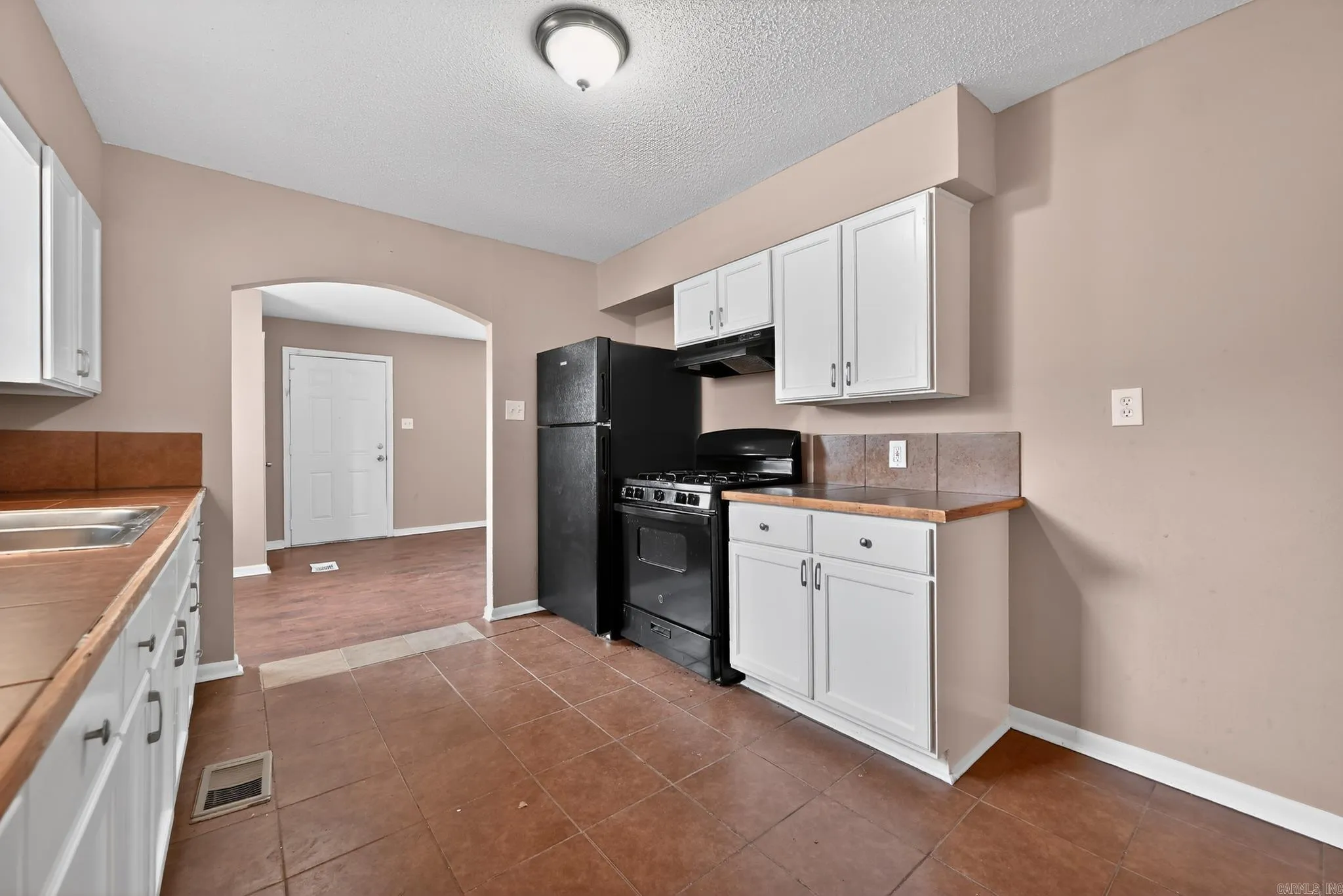 Property at 2700  Jefferson - Image 17