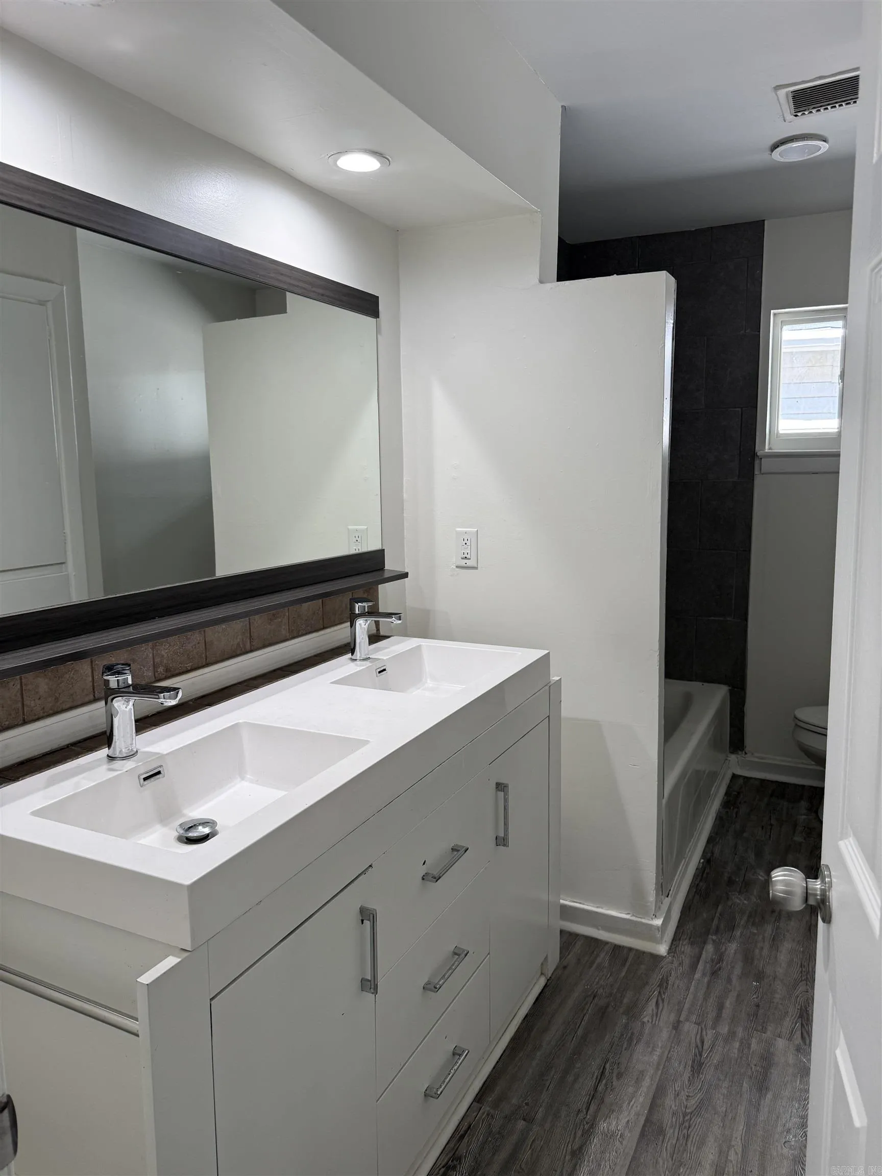Property at 6432  Tulip - Image 15