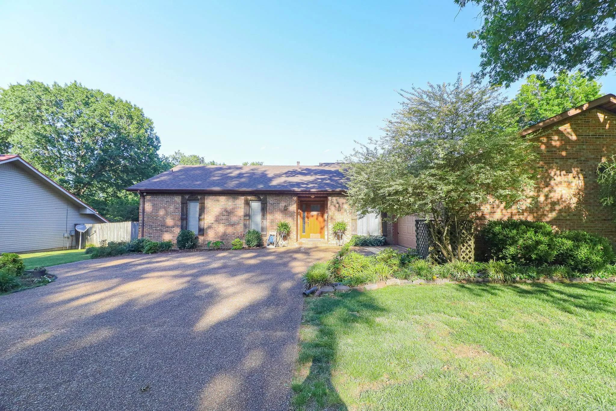 Property at 2912  Greenbriar - Image 10