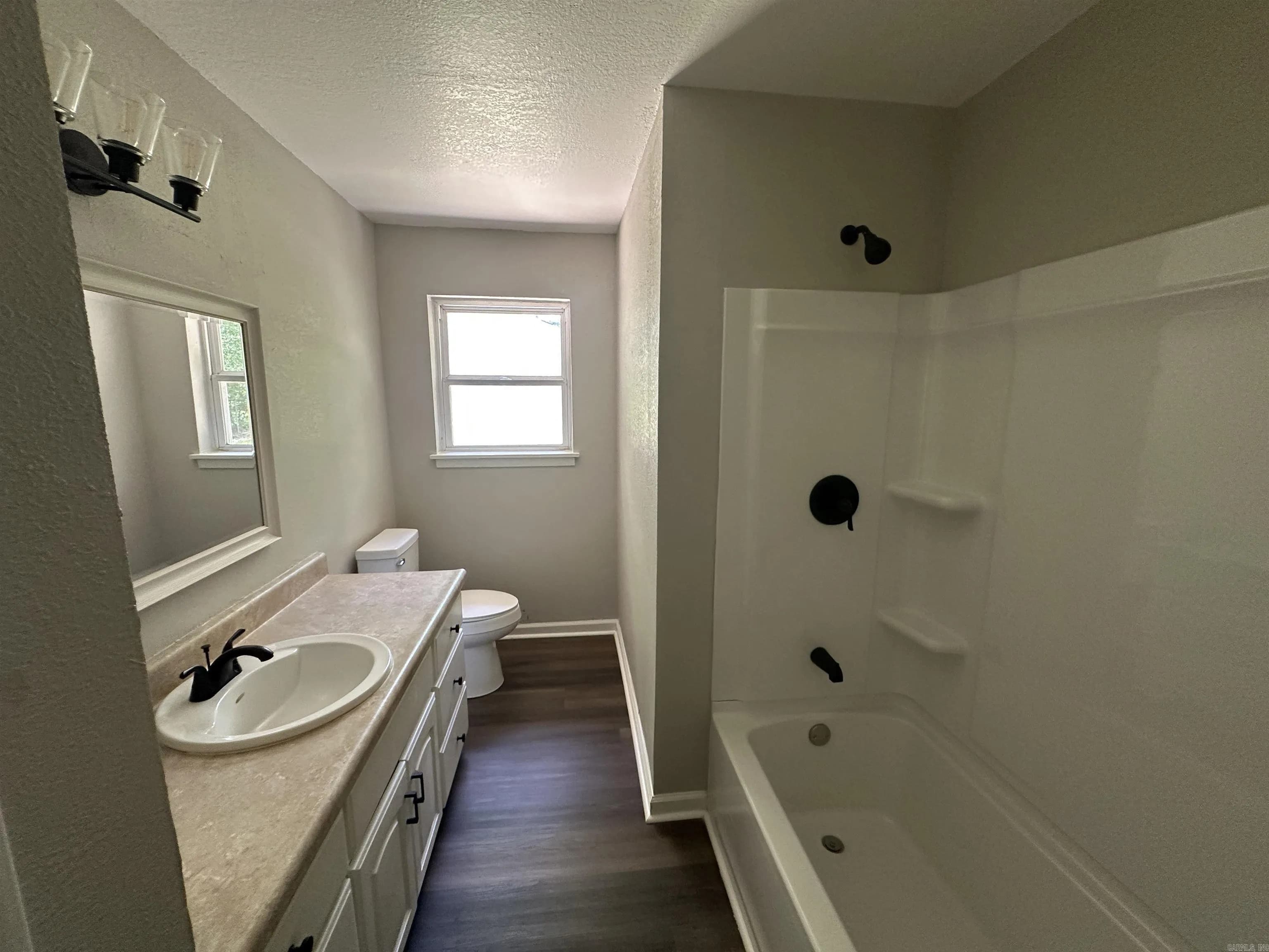 Property at 619  Hoover - Image 19