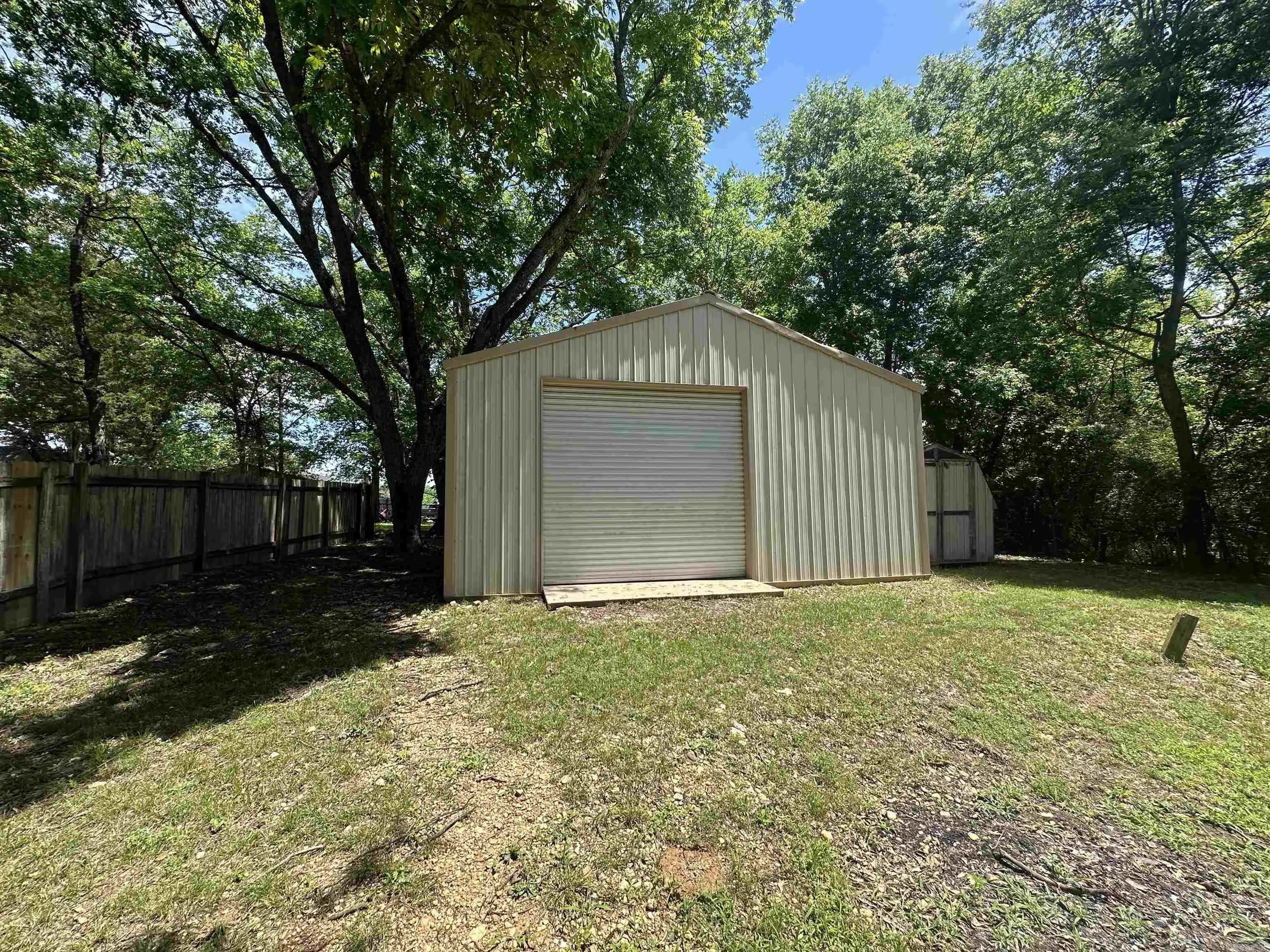 Property at 619  Hoover - Image 36