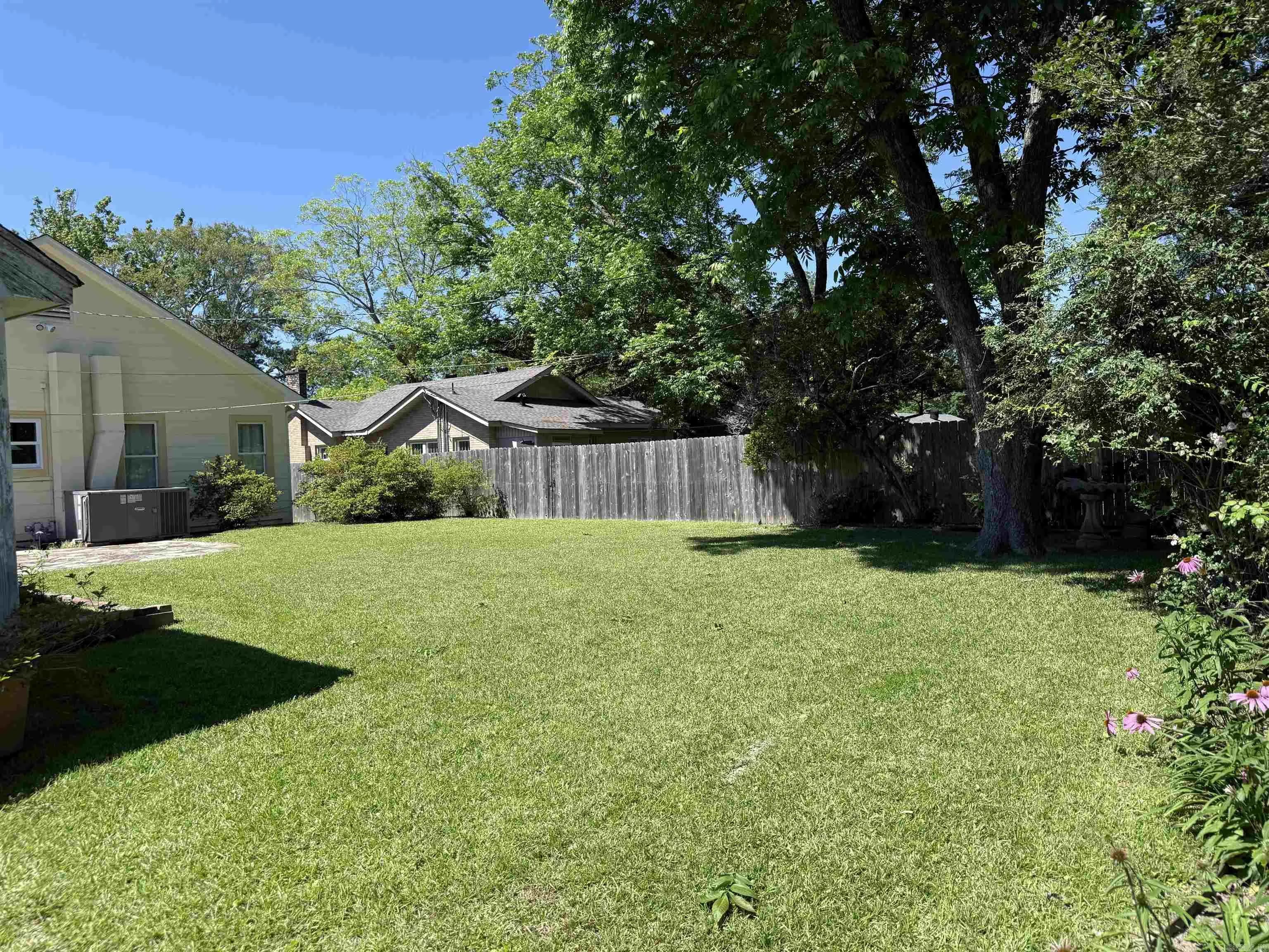 Property at 620 E 7th st - Image 18