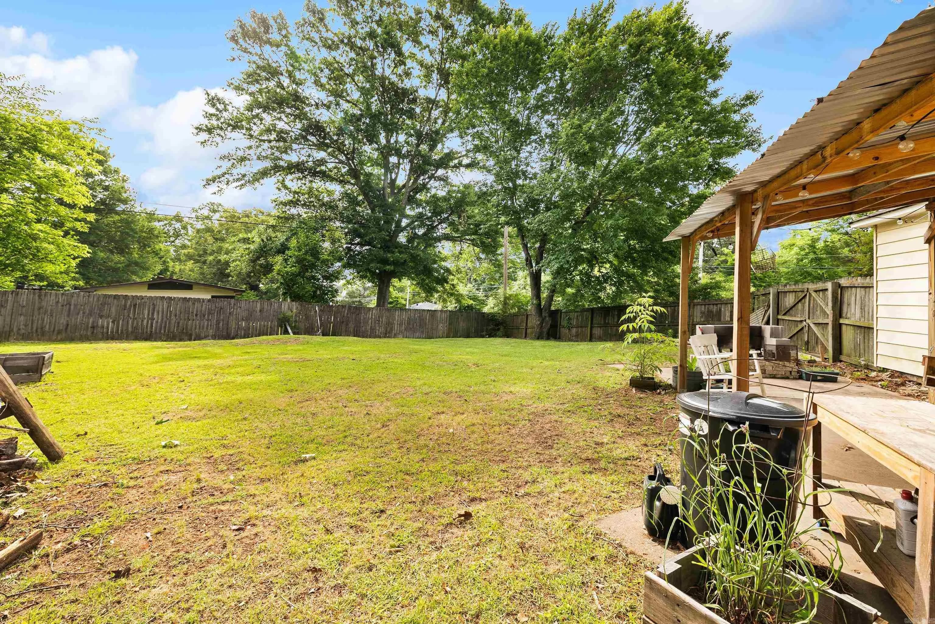 Property at 903  Oakwood - Image 24