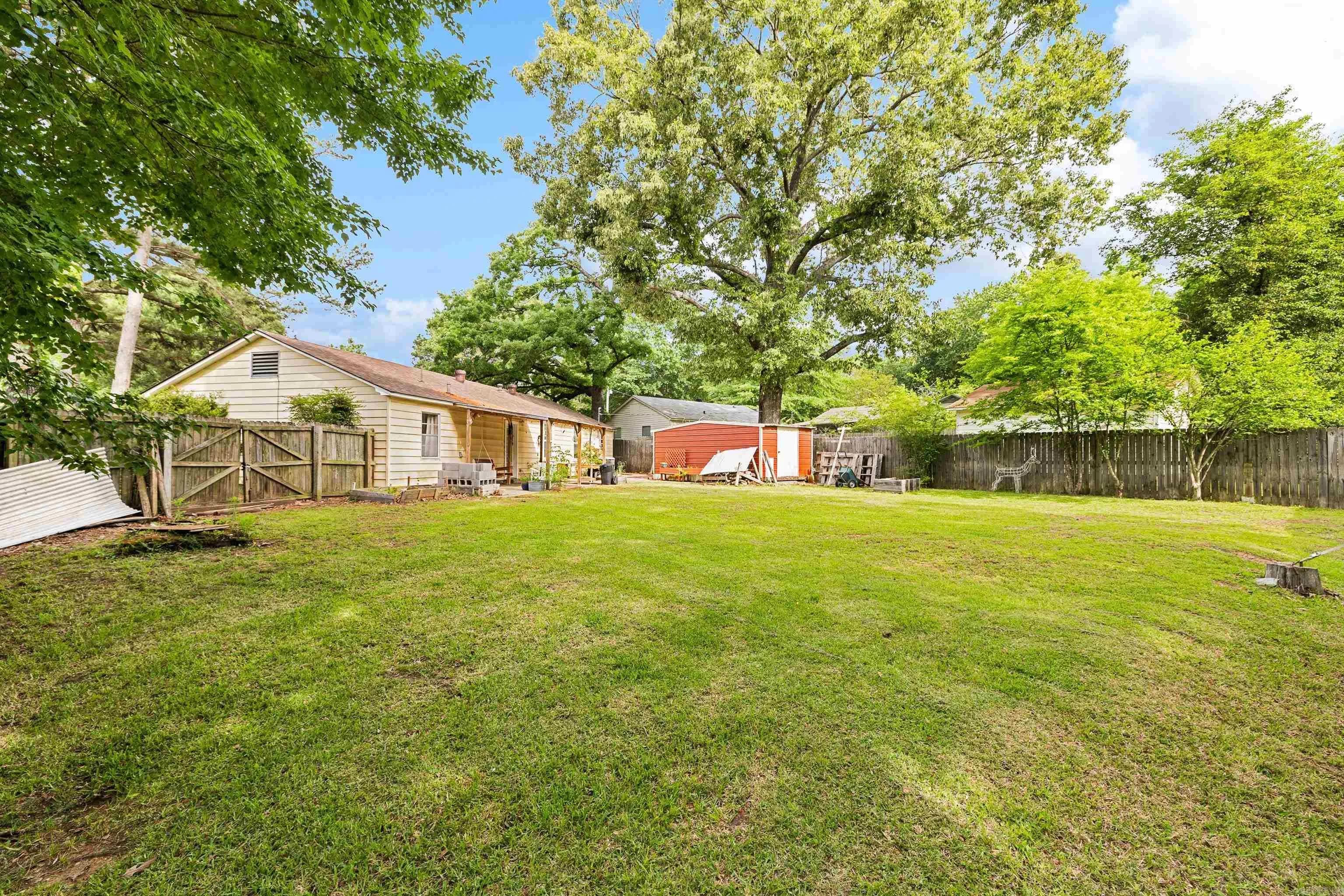 Property at 903  Oakwood - Image 25