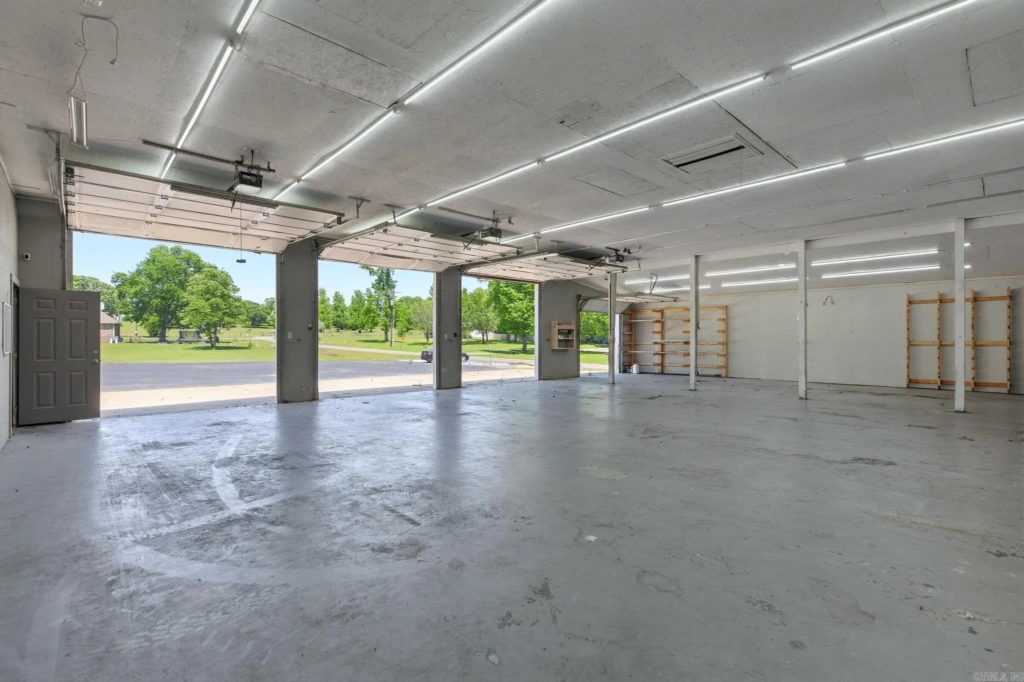 Property at 205  Dugger - Image 21