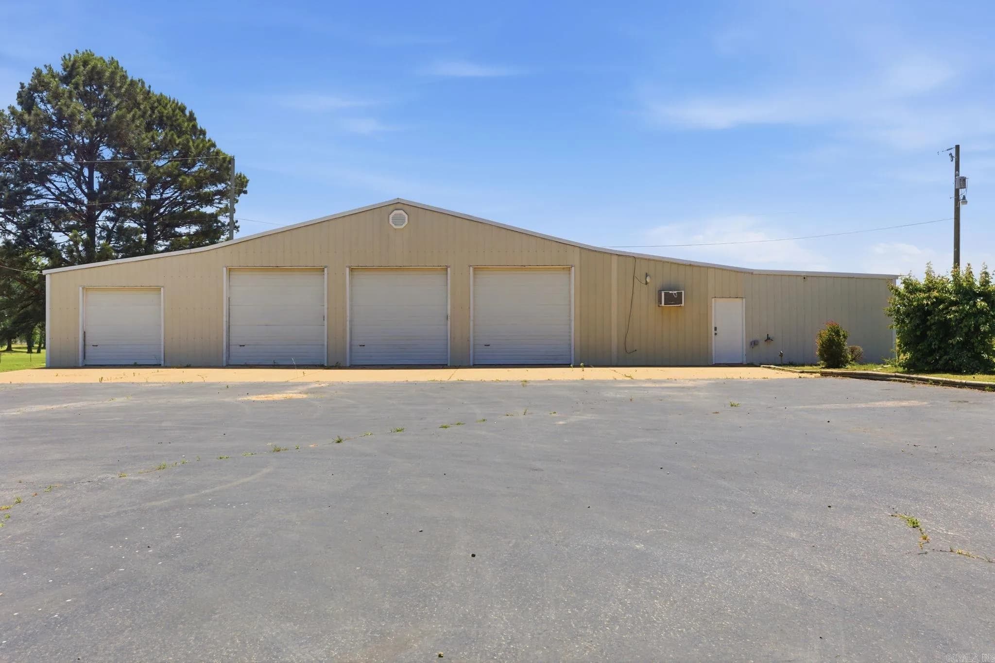 Property at 205  Dugger - Image 4