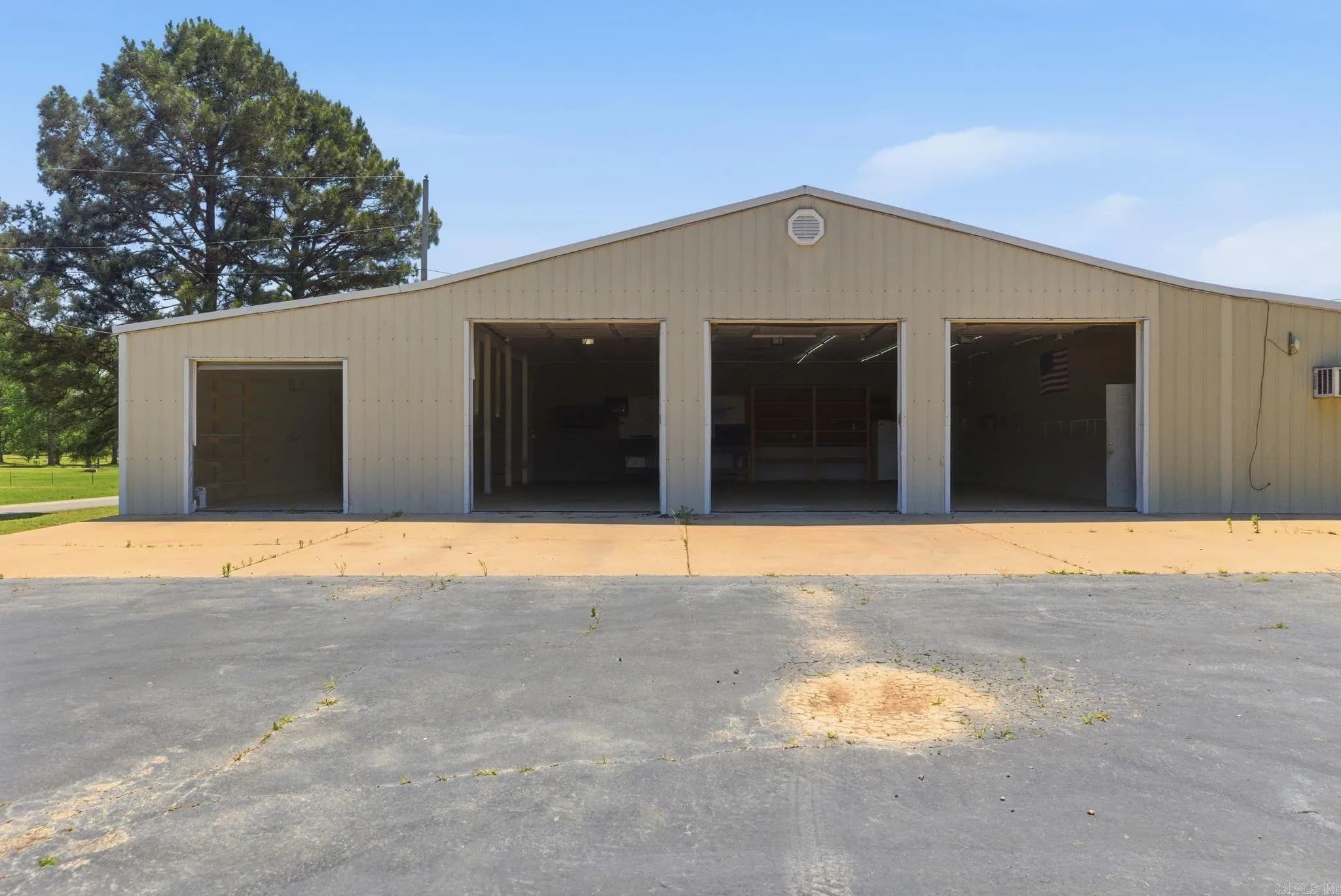 Property at 205  Dugger - Image 8