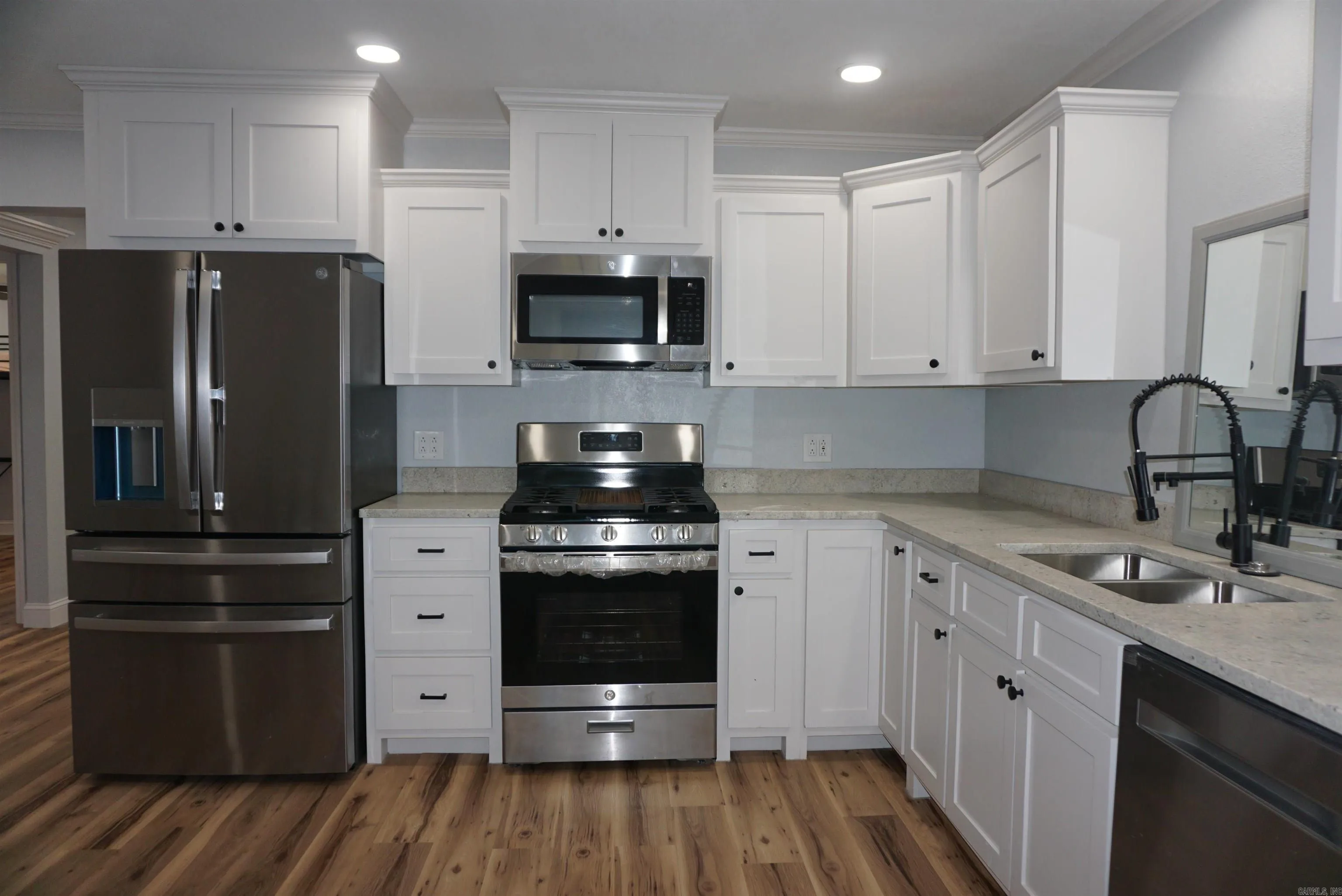 Property at 801  Richardson - Image 7