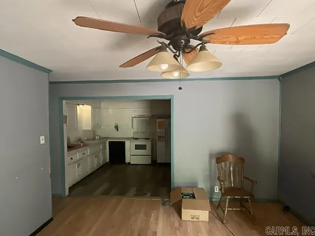 Property at 1812  Stewart - Image 3