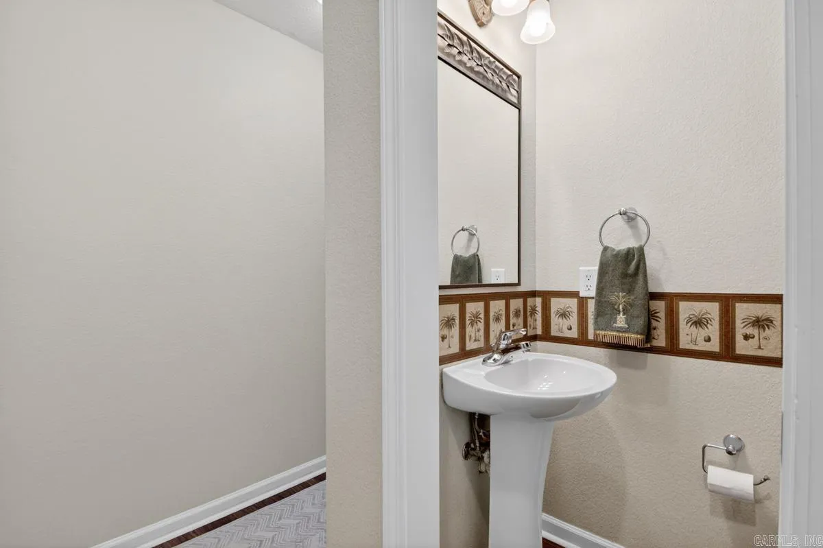 Property at 10  Dominar - Image 32