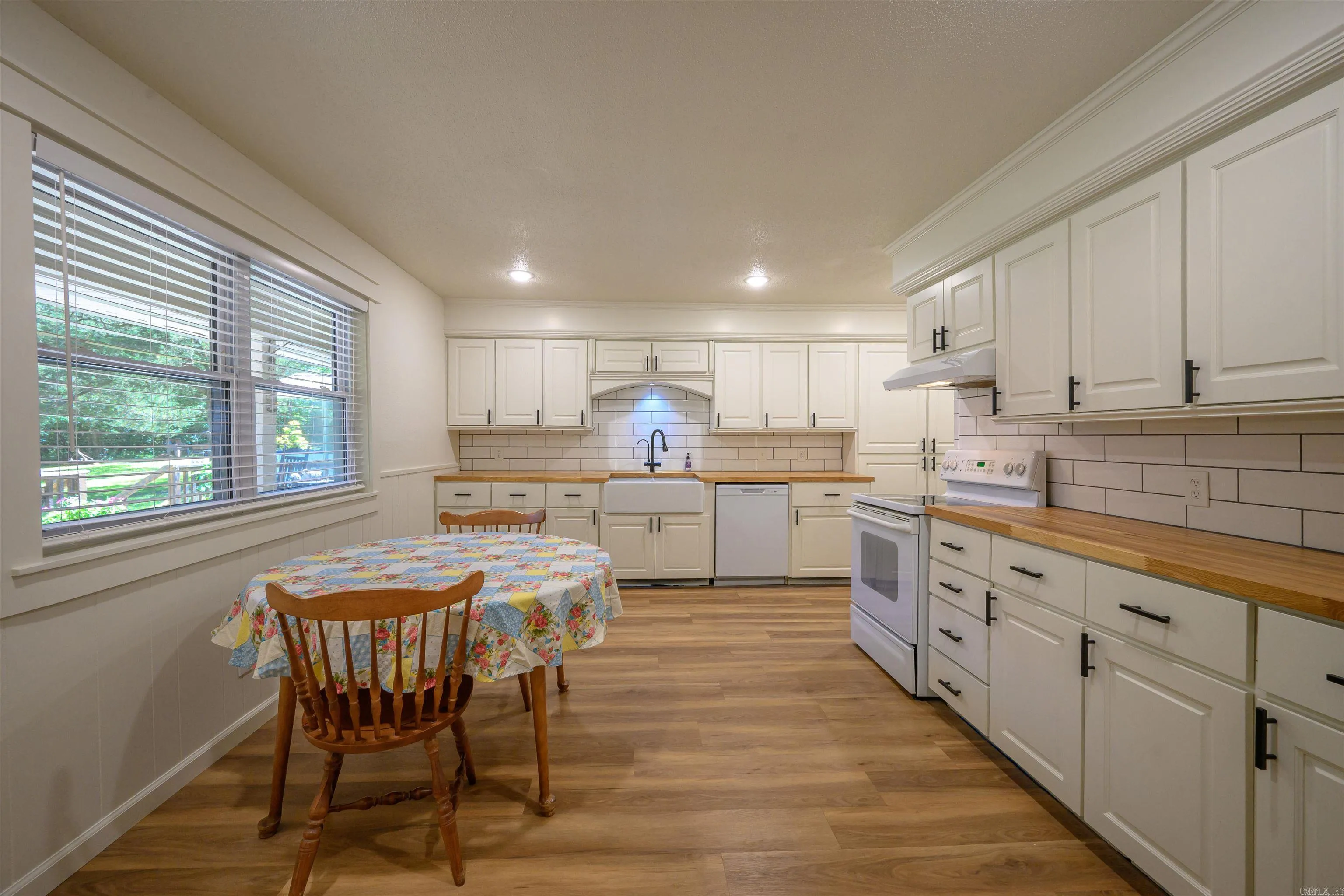 Property at 50  Hawkins - Image 13