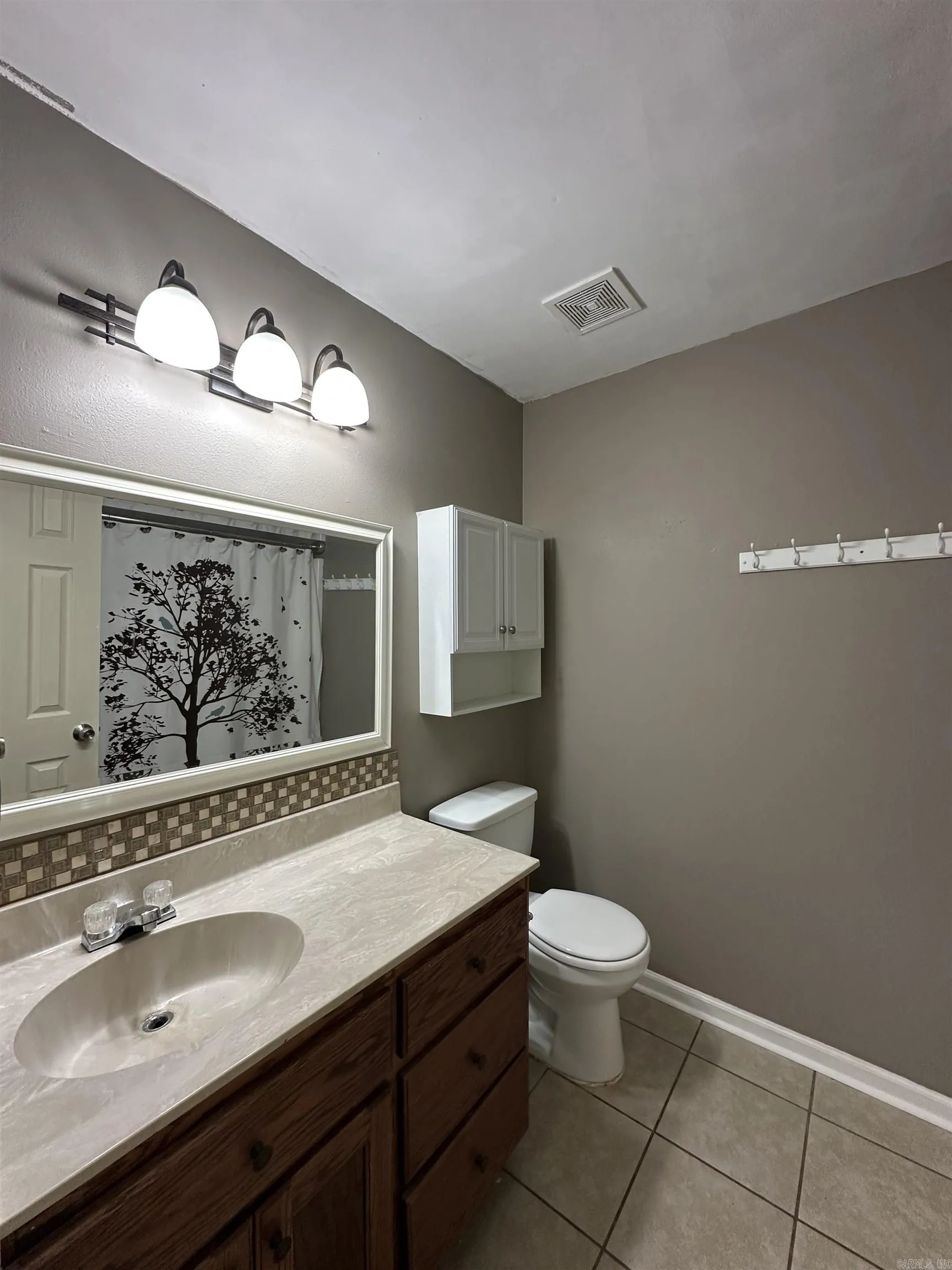 Property at 201  Hunters run - Image 15