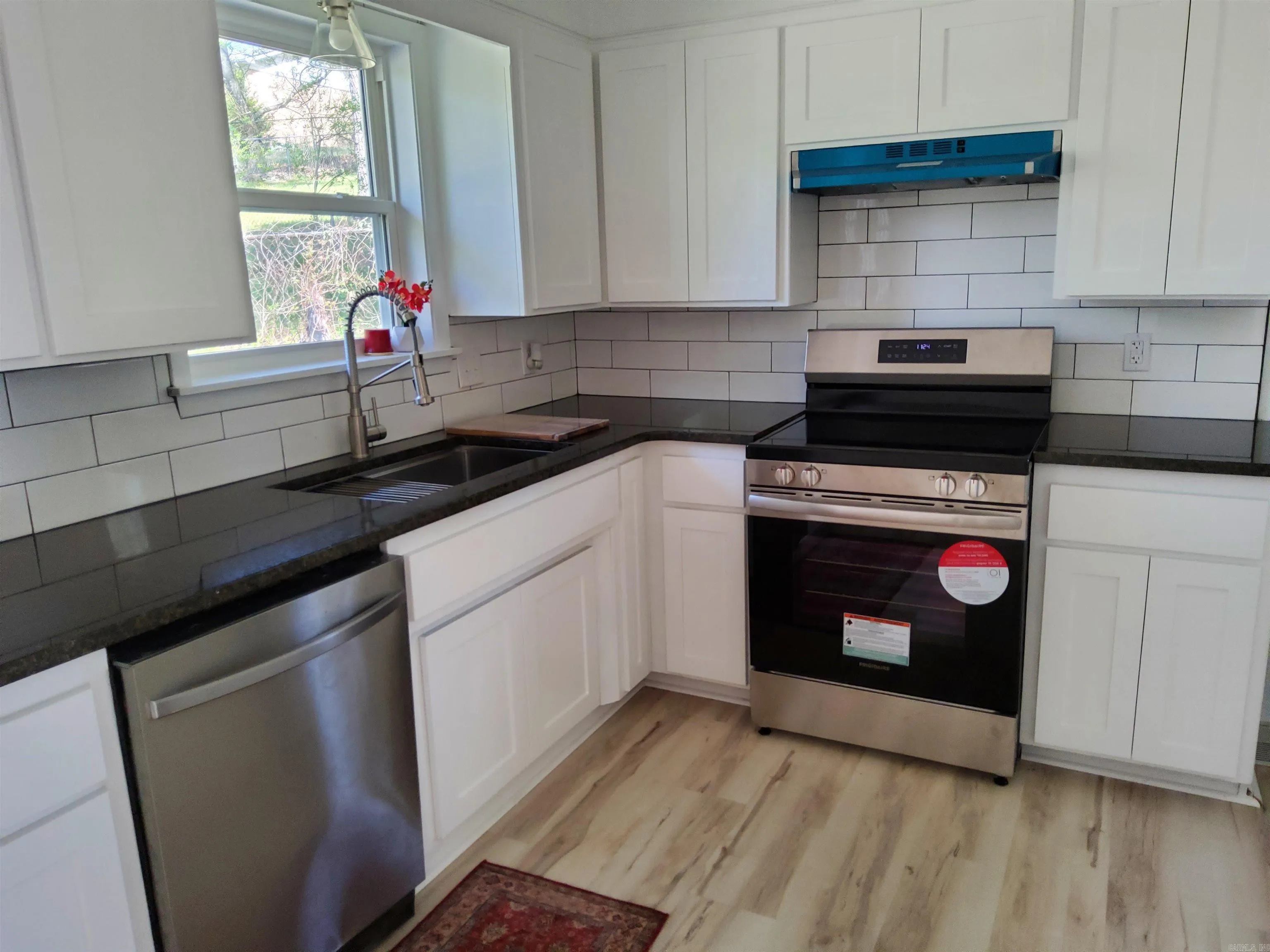 Property at 204  Gladstone - Image 15