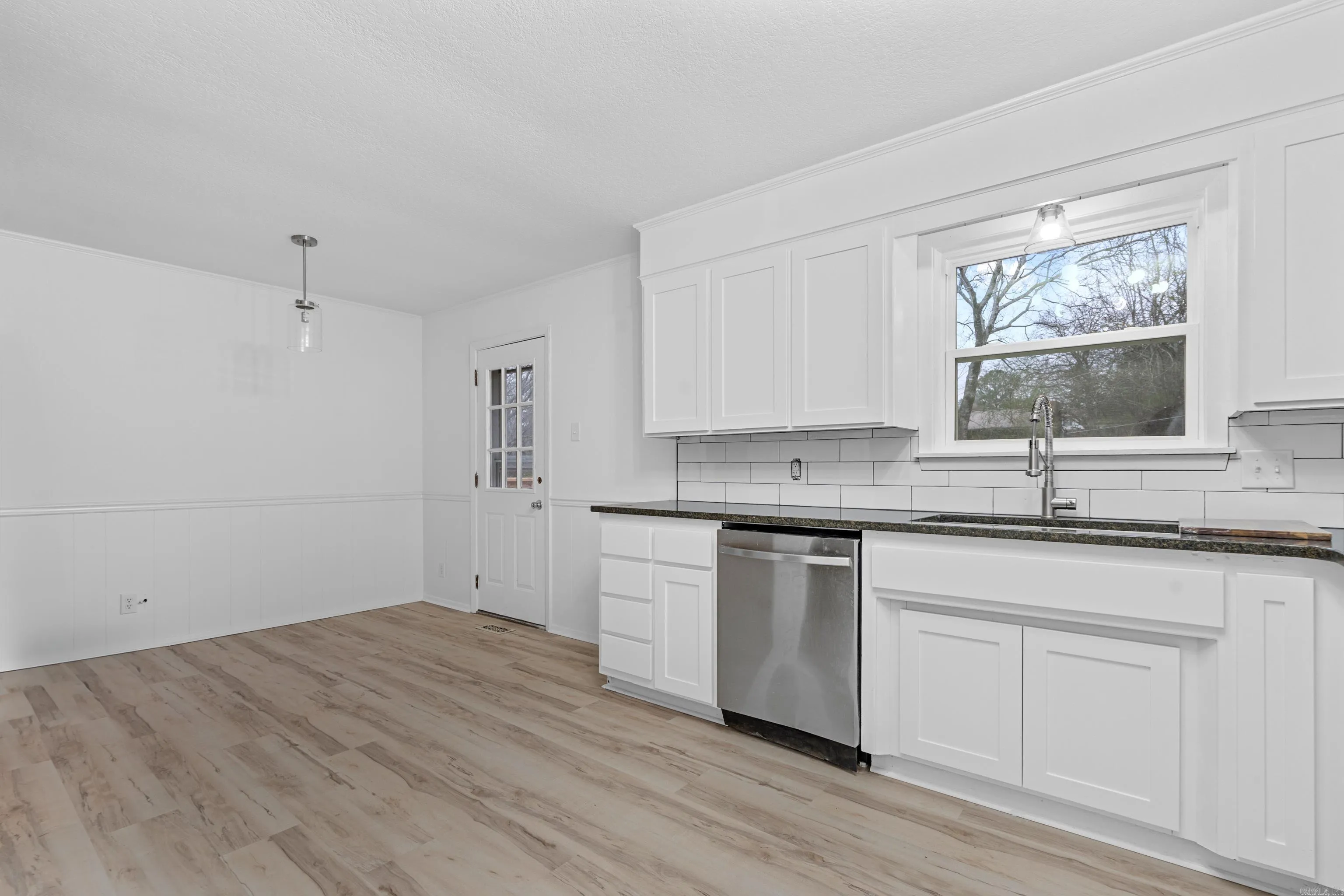 Property at 204  Gladstone - Image 14