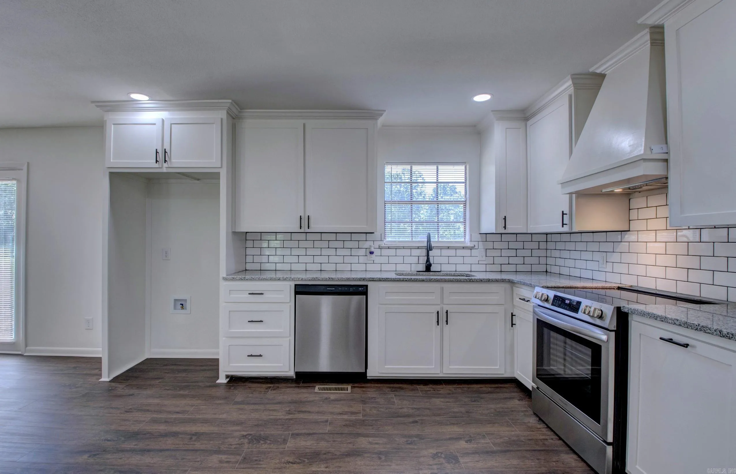 Property at 9758  Clove - Image 15