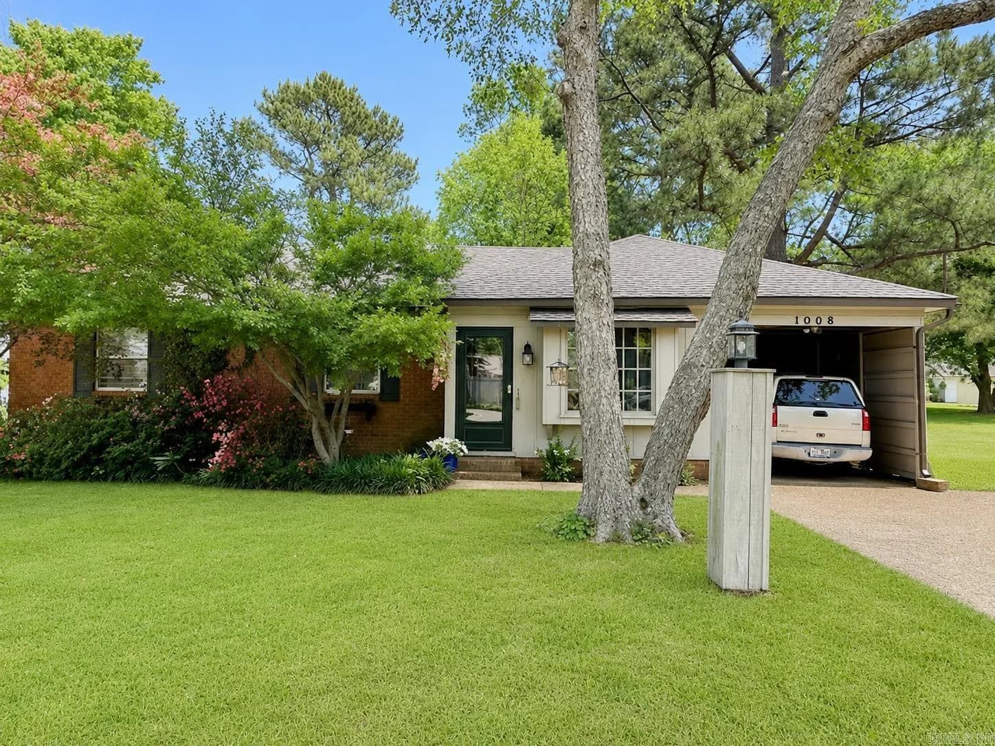 Property at 1008 W 3rd - Image 1
