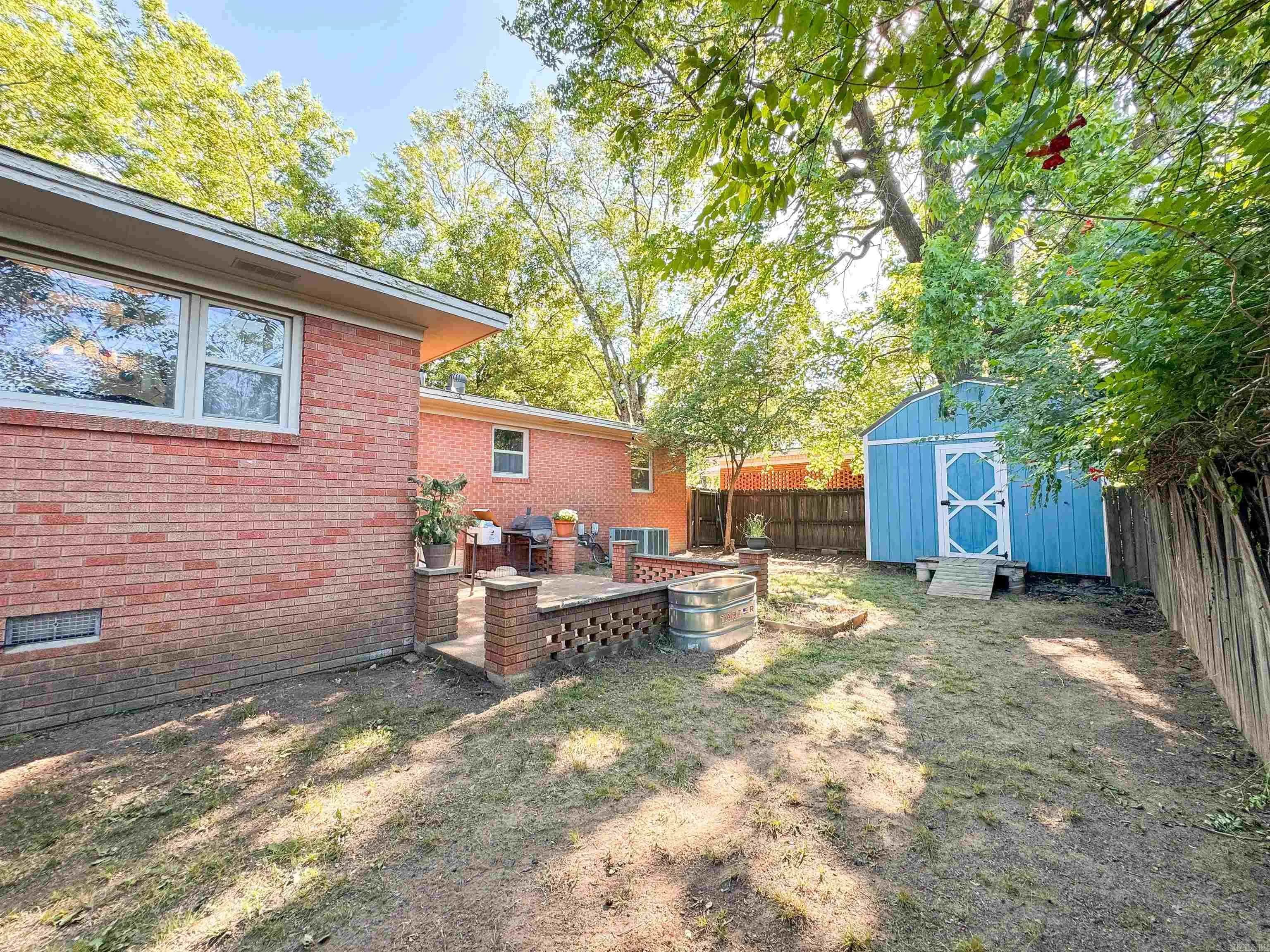 Property at 106 E Lincoln - Image 39