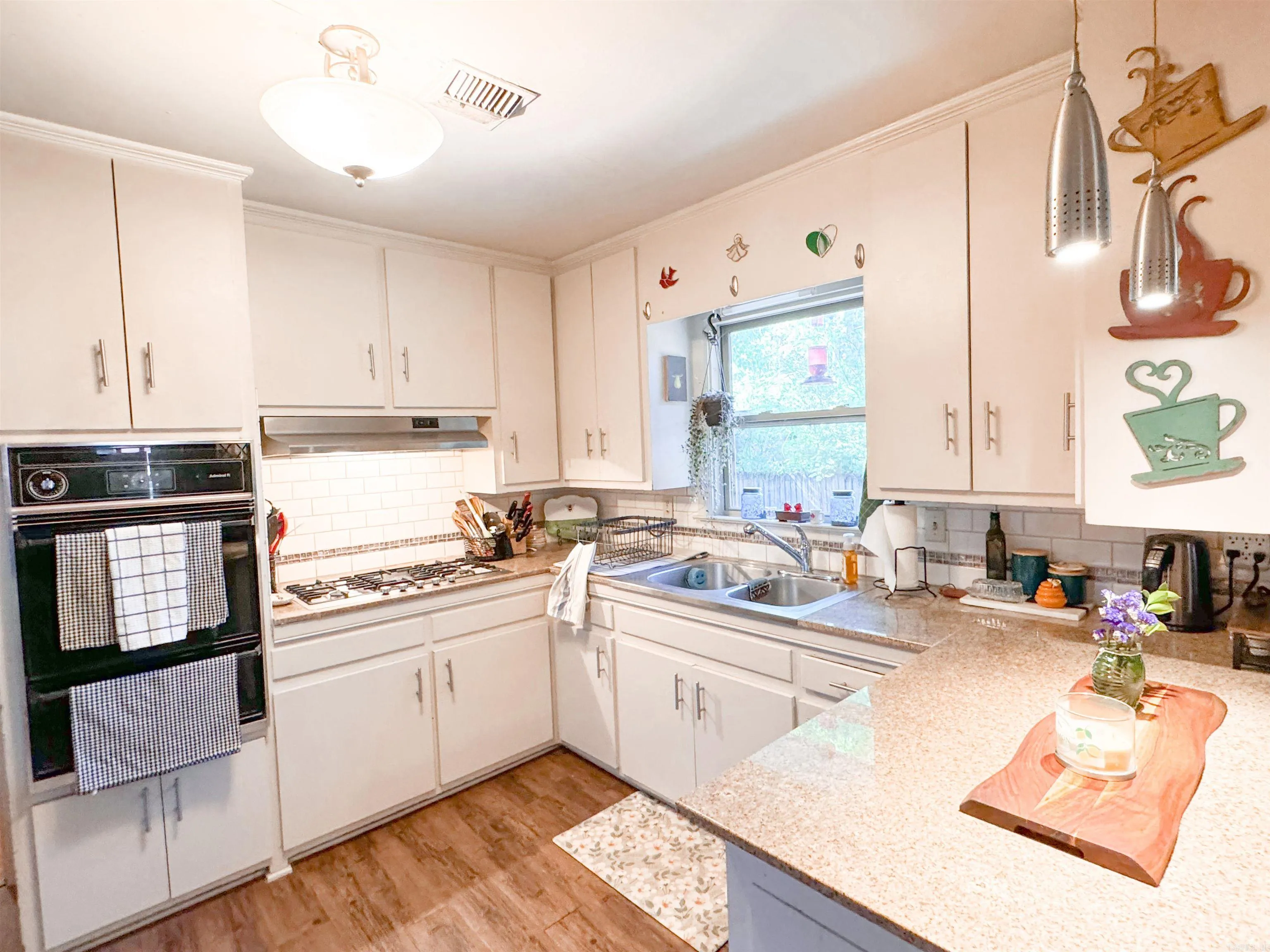 Property at 106 E Lincoln - Image 17