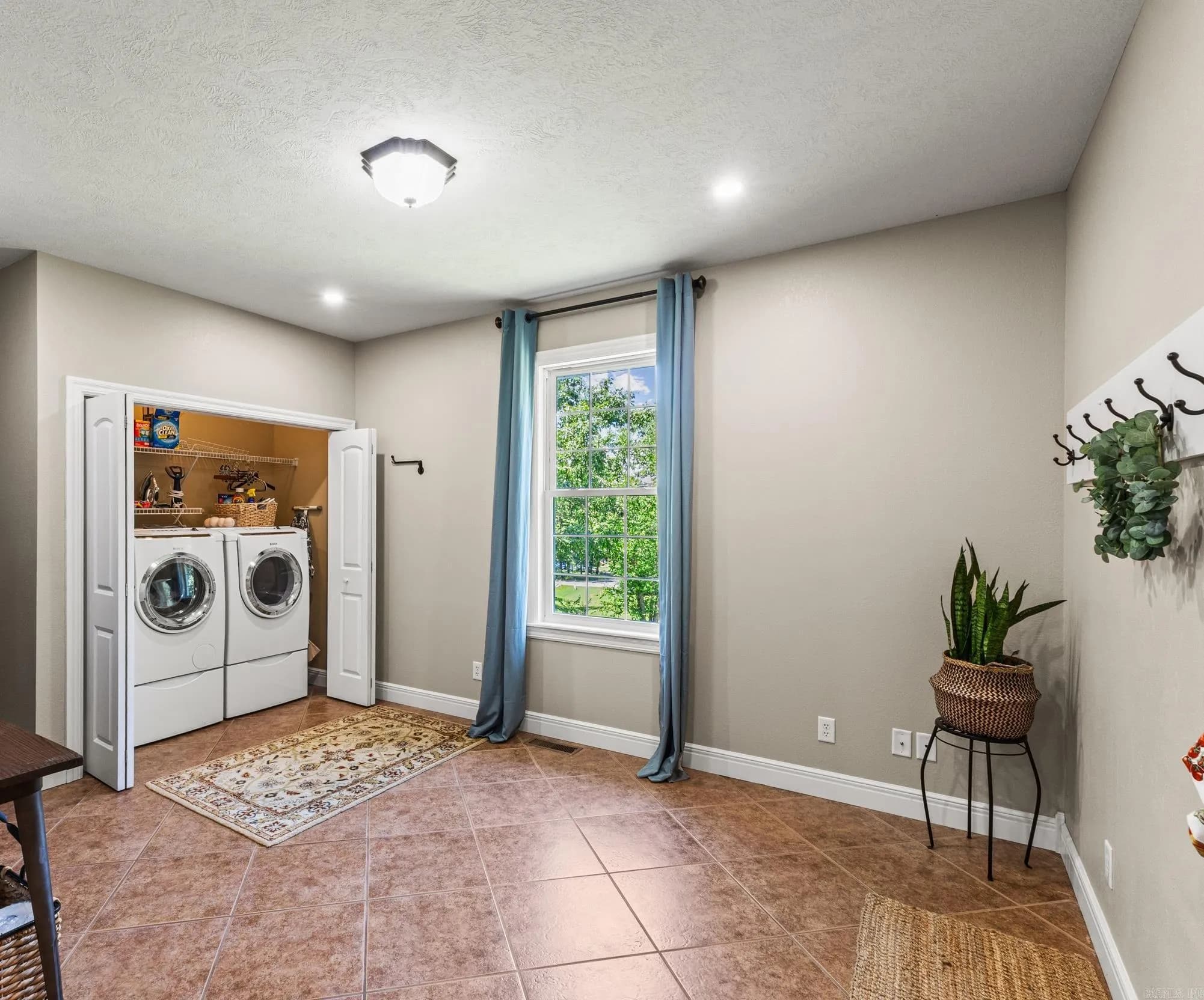 Property at 2027  Shadow oak drive - Image 13
